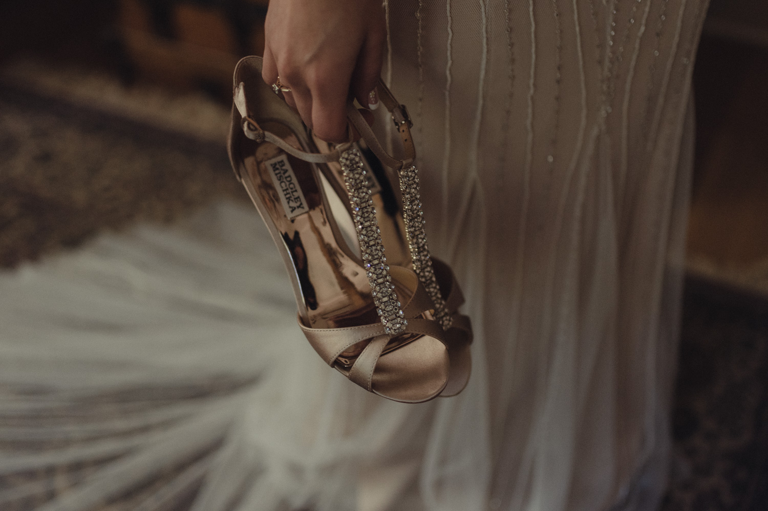Nevada city wedding bride holding her shoes photo