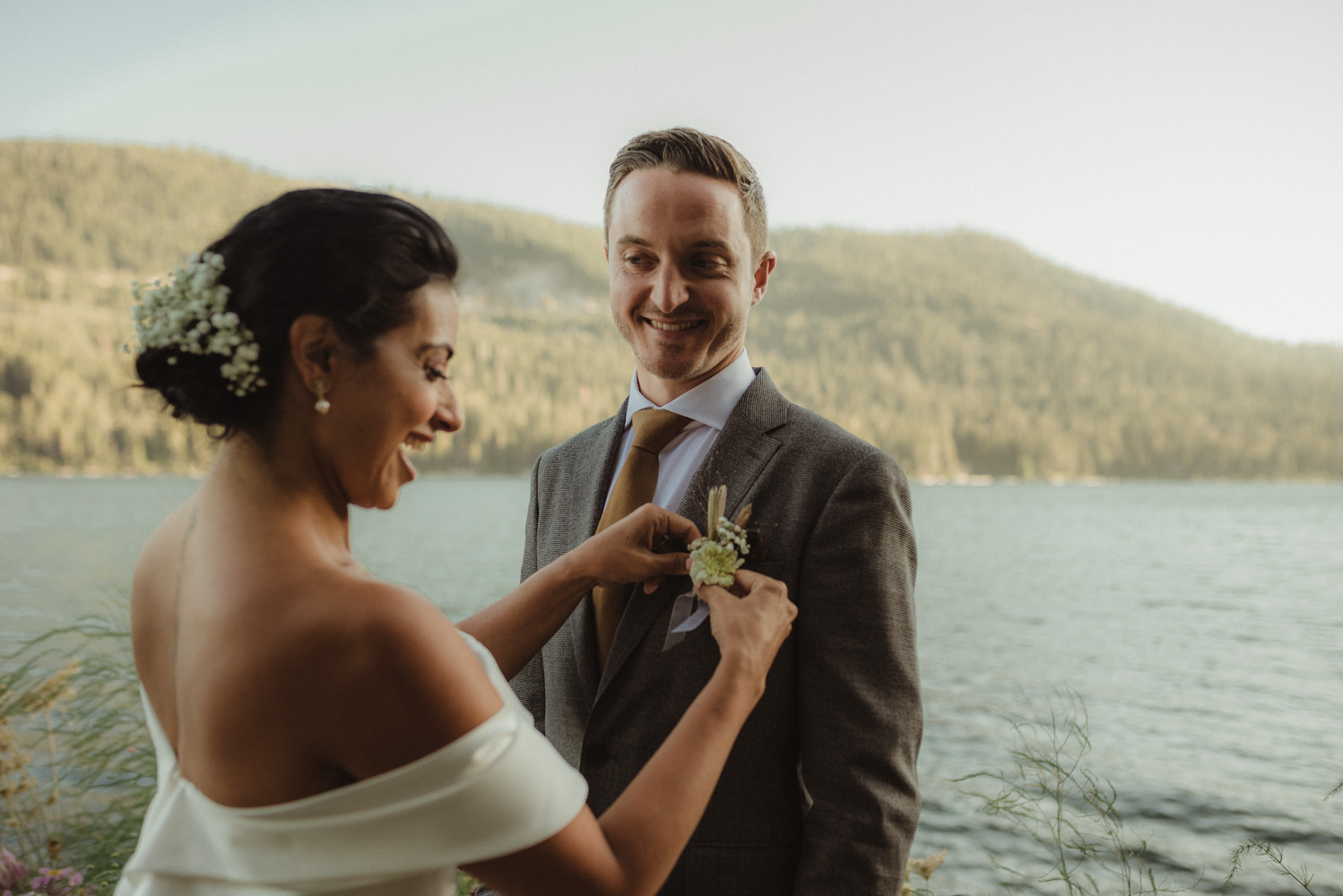 Lake Tahoe pop-up wedding/elopement bride putting on flowers photo