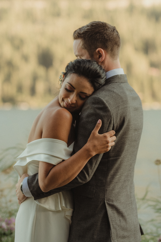 Lake Tahoe pop-up wedding/elopement couple editorial pose photo
