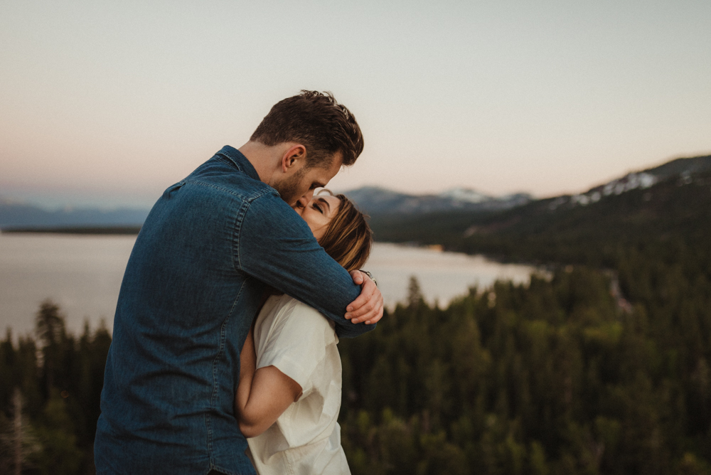 Lake Tahoe Engagement session, photo of a couple hanging on a cliff in Tahoe during sunset