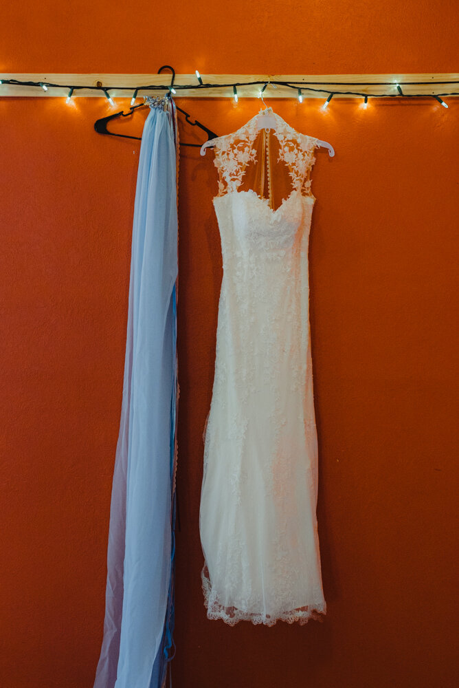 River School Farm Wedding, brides blue veil 