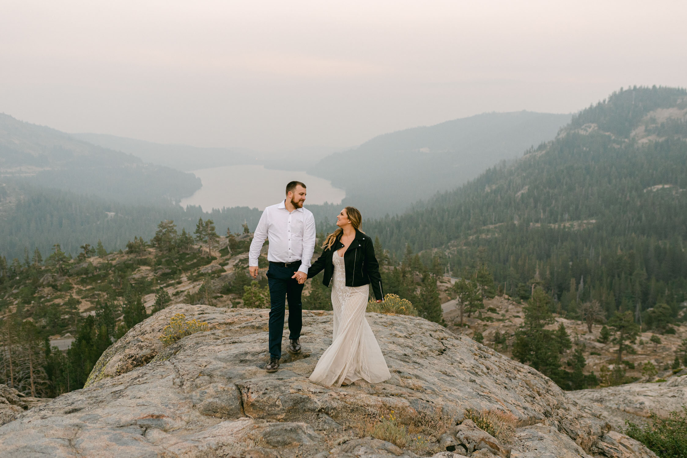Donner Lake elopement, photo of couple in the donner overlook