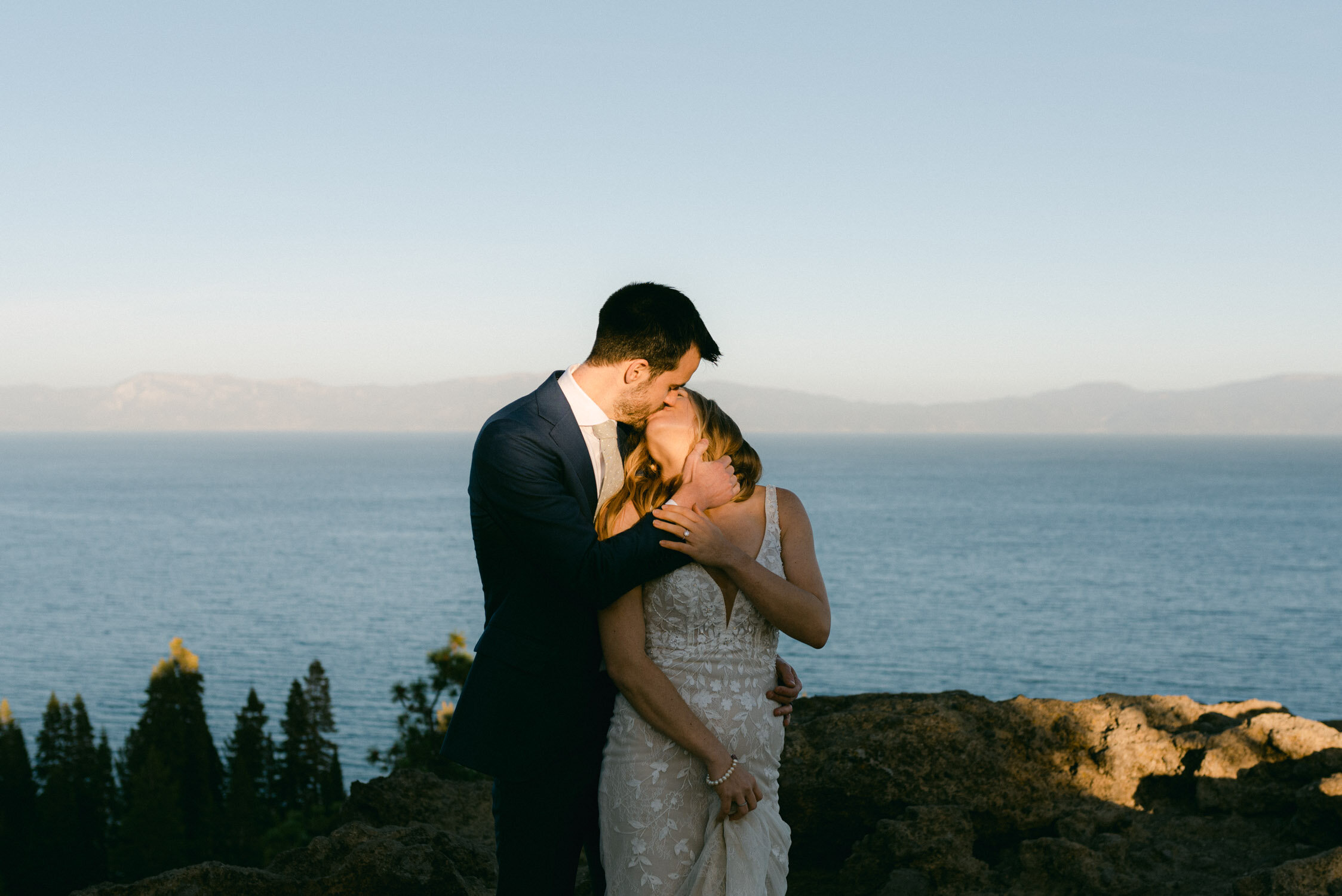 Fall elopement in Lake Tahoe, photo of couple kissing