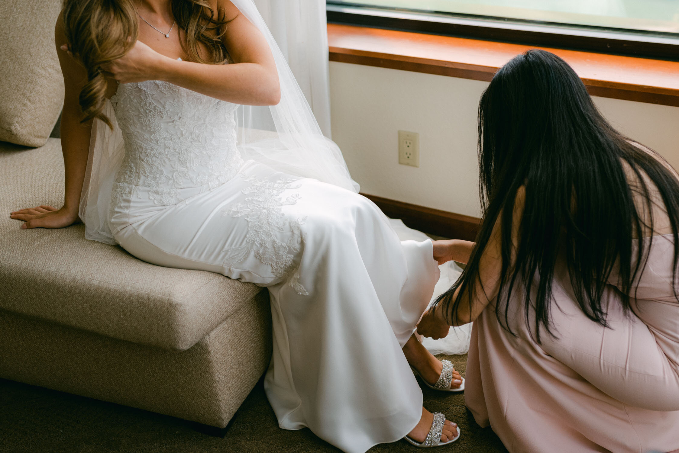 Palisades Wedding, photo of bride putting on her wedding shoes