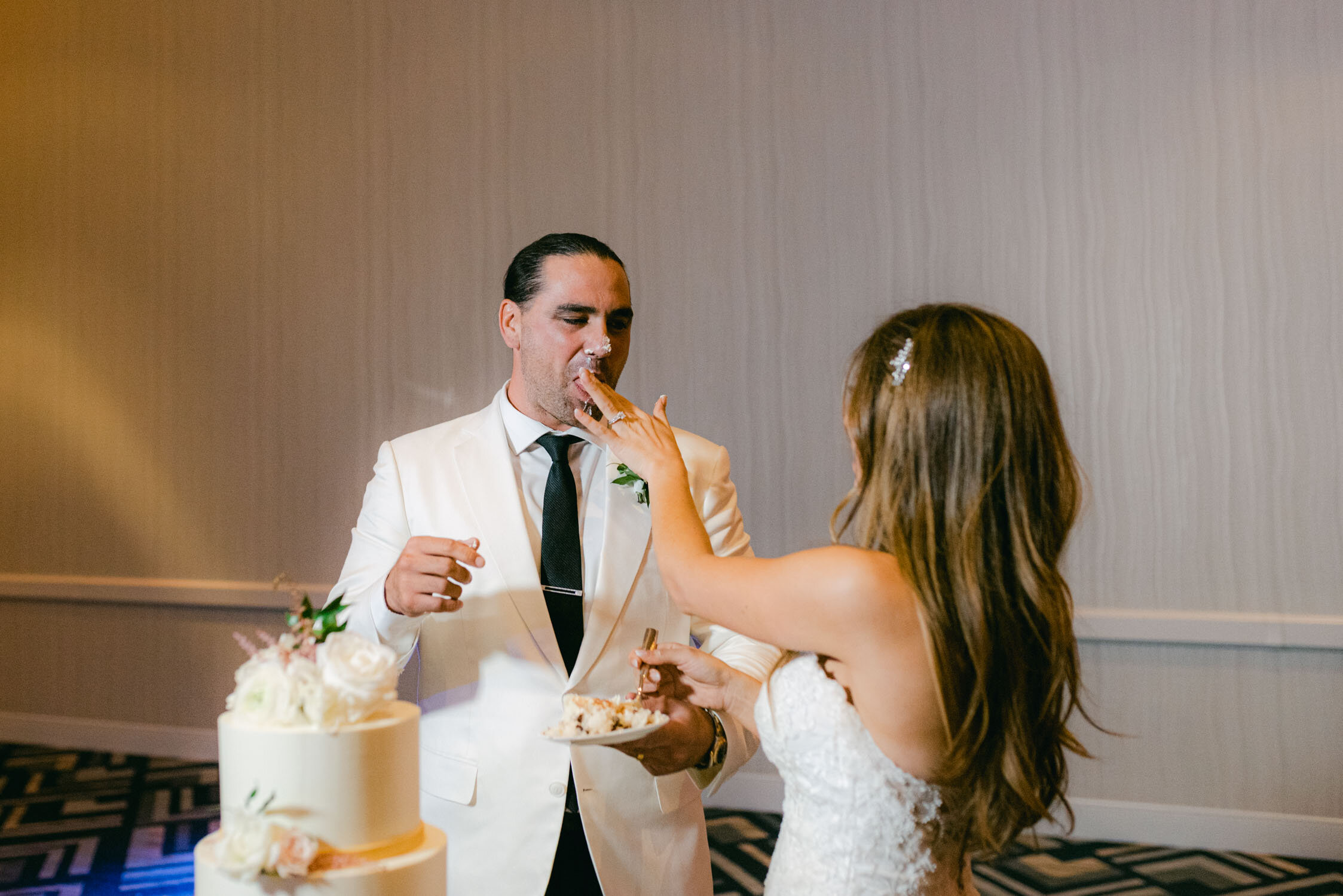 Palisades wedding, photo of couple feeding each other wedding cake
