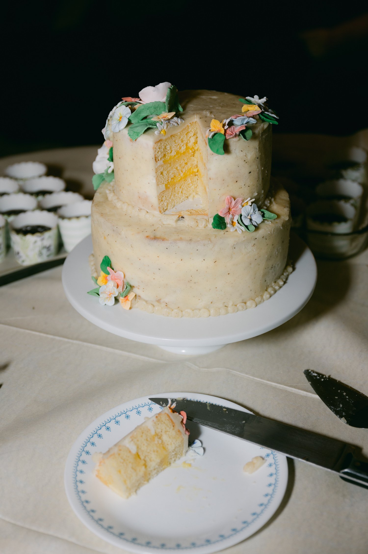 Adventure elopement in Lake Tahoe, photo of cake in a mid-century styled cabin
