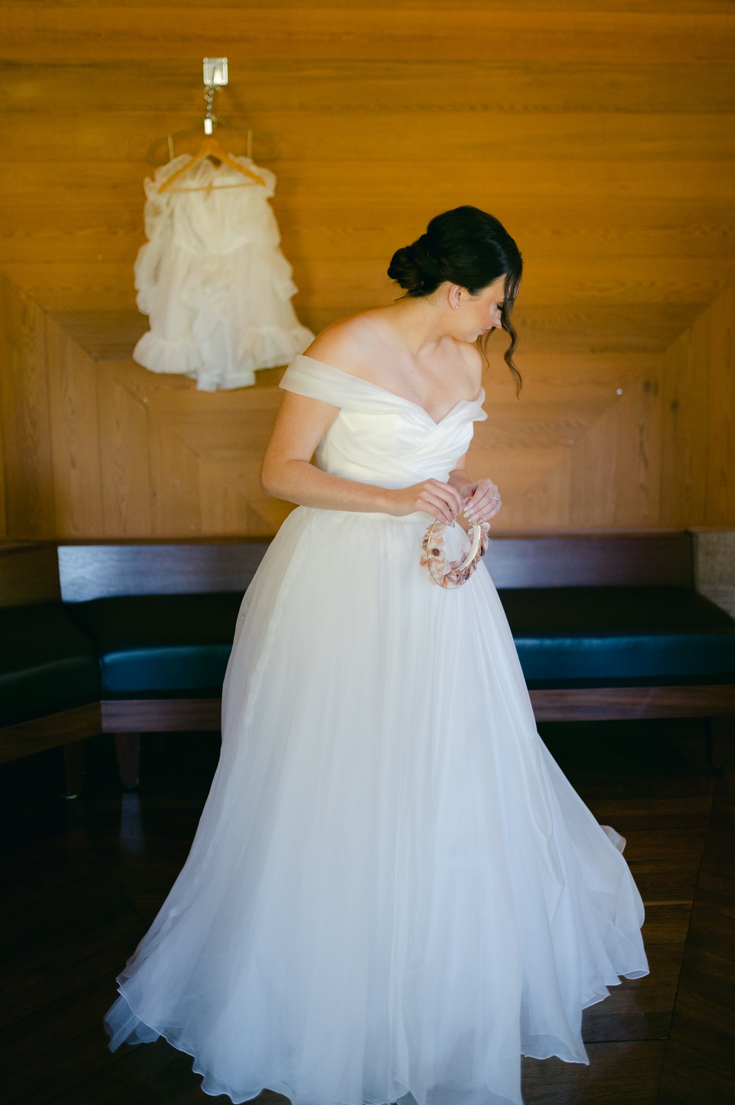 Nakoma Wedding Photography, photo of bride getting ready
