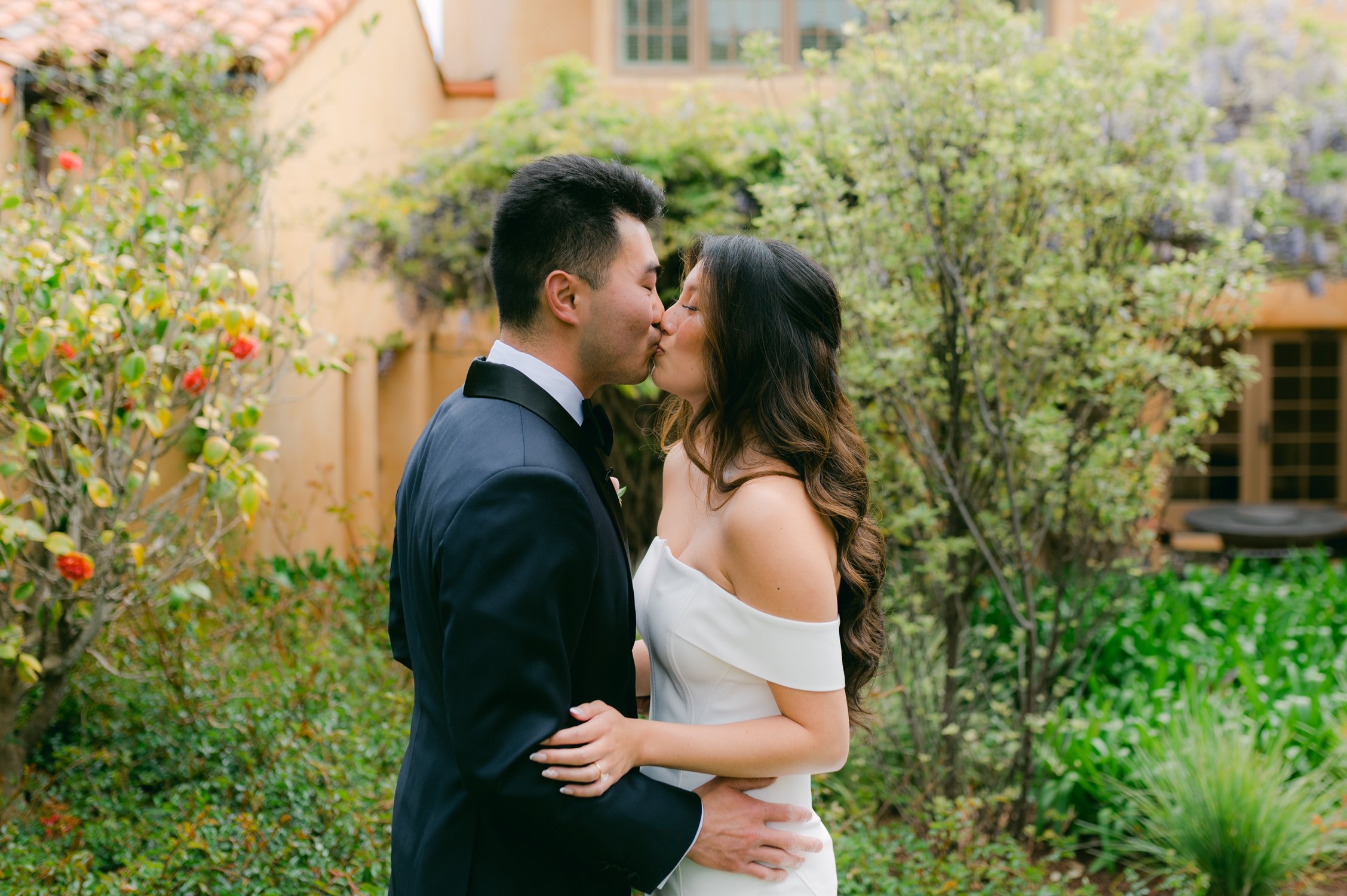 Pebble Beach Resort wedding, photo of couple kissing