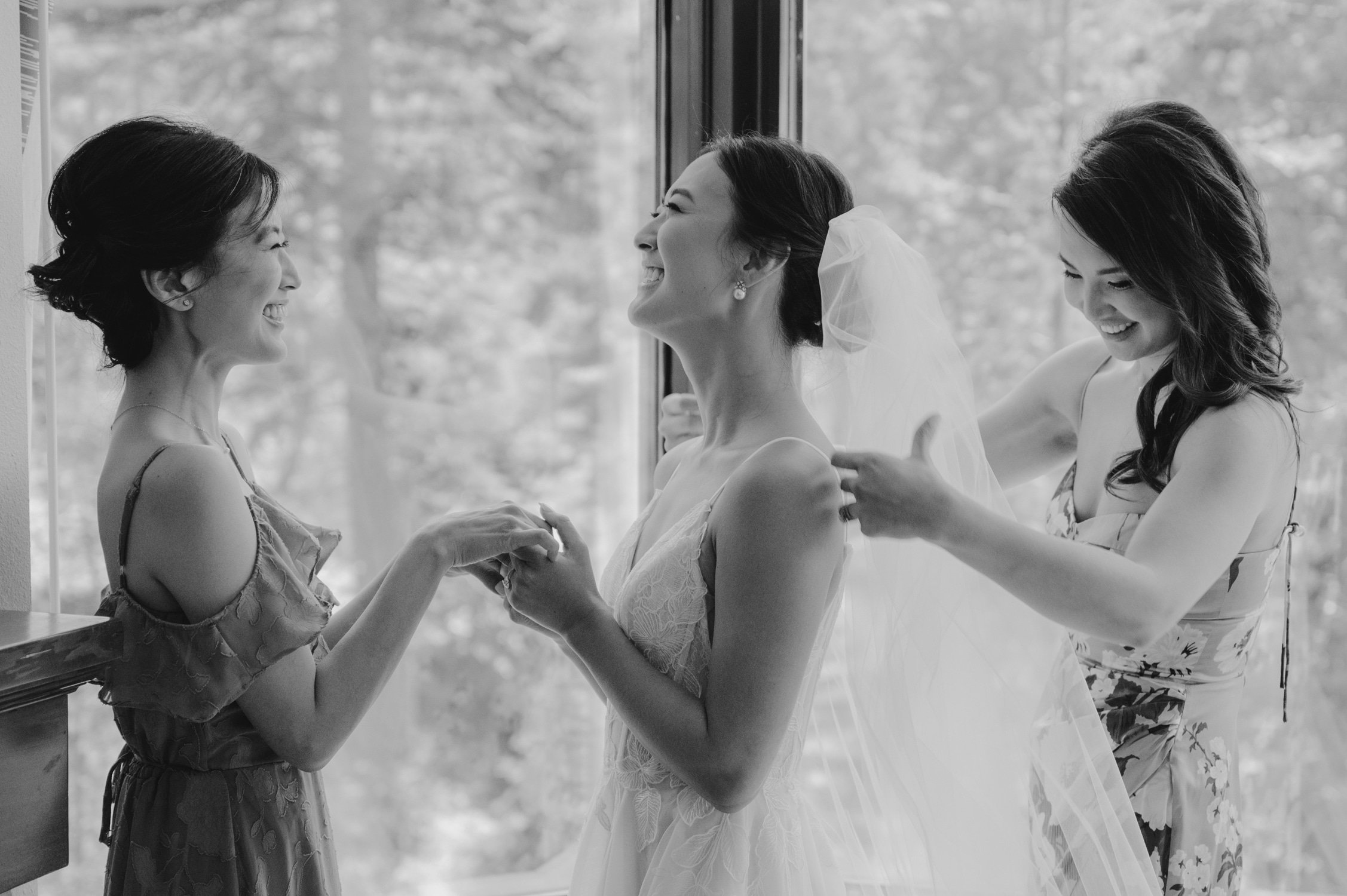 olympic valley stables wedding, photo of the bride and her bridesmaids happily preparing for the wedding