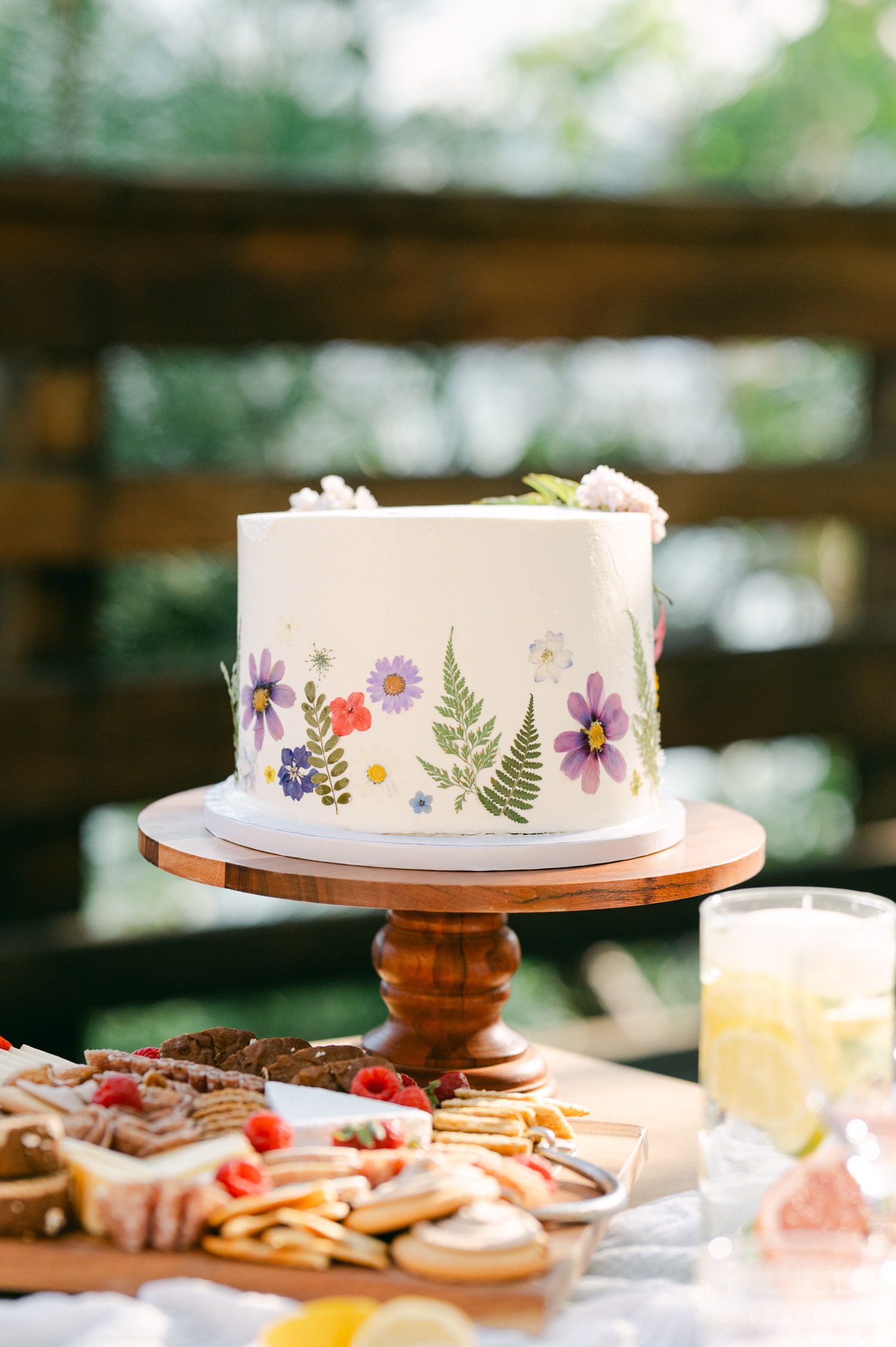 lake tahoe wedding, photo of a wedding cake with colorful florals
