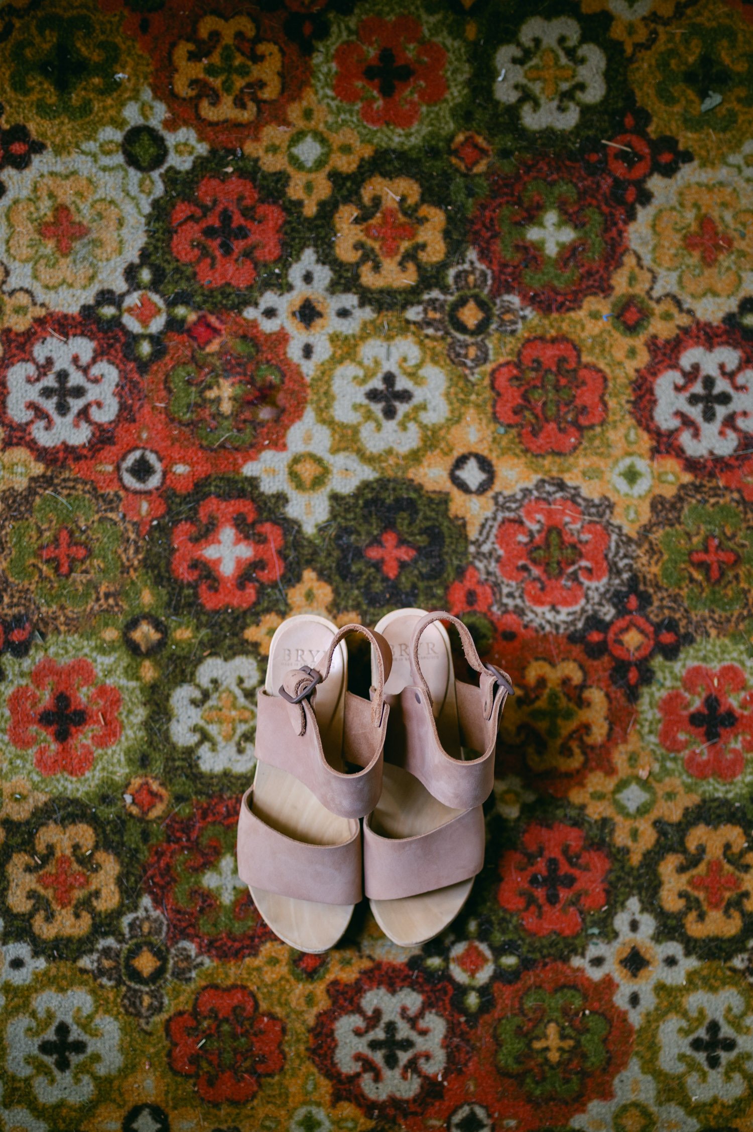 graeagle corner barn wedding, photo of the pink wedding shoes