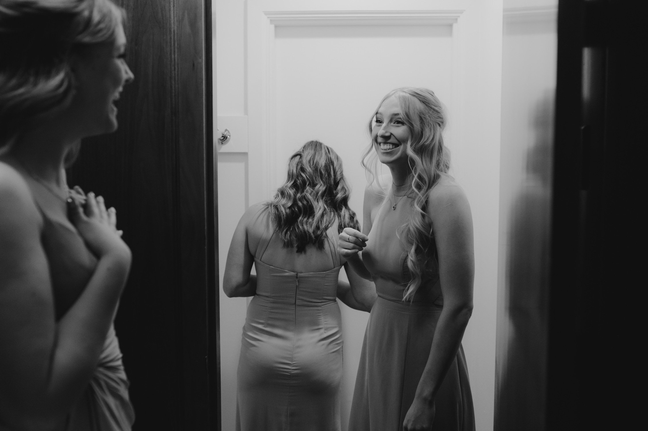 California academy of Sciences in San Francisco Wedding, photo of the bridesmaids preparing for the wedding