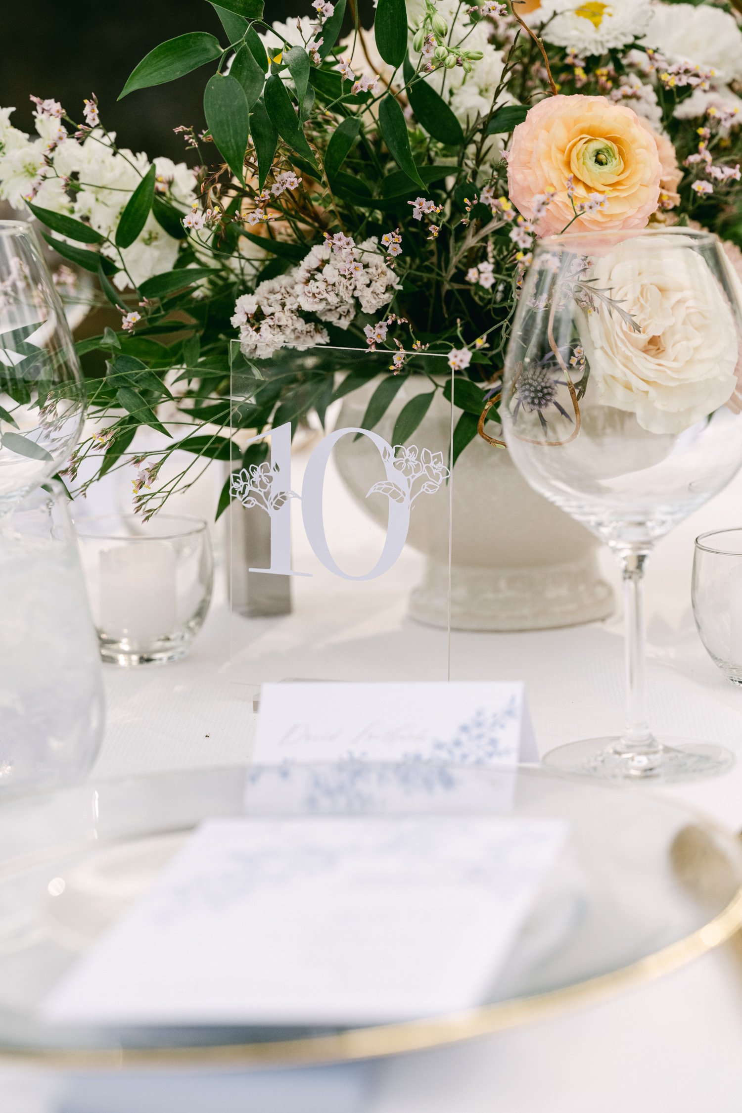 Martis Camp Wedding, photo of the simple flower table decor