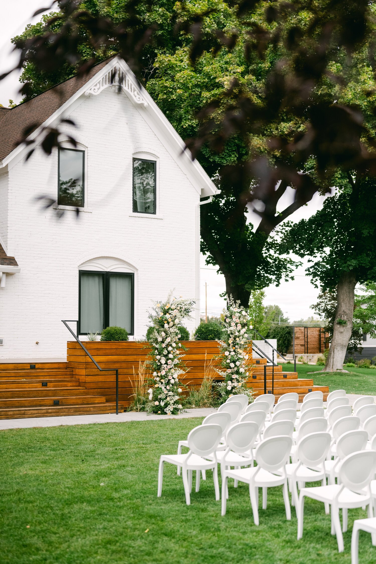 Elm Estate Wedding photos, photo of the outdoor wedding ceremony venue with white chairs