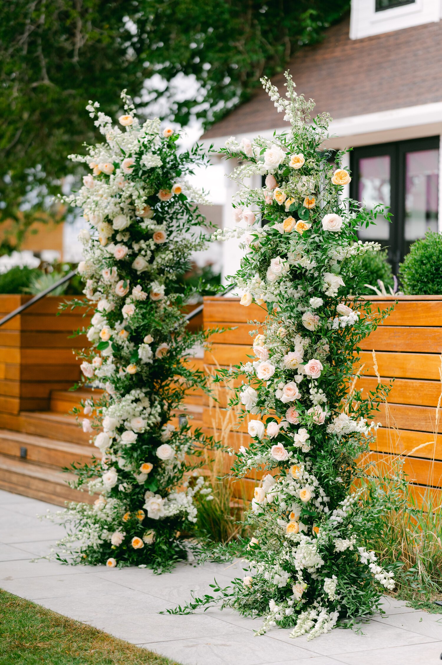 Elm Estate Wedding photos, photo of paster colored wedding flower arrangement for the outdoor wedding ceremony