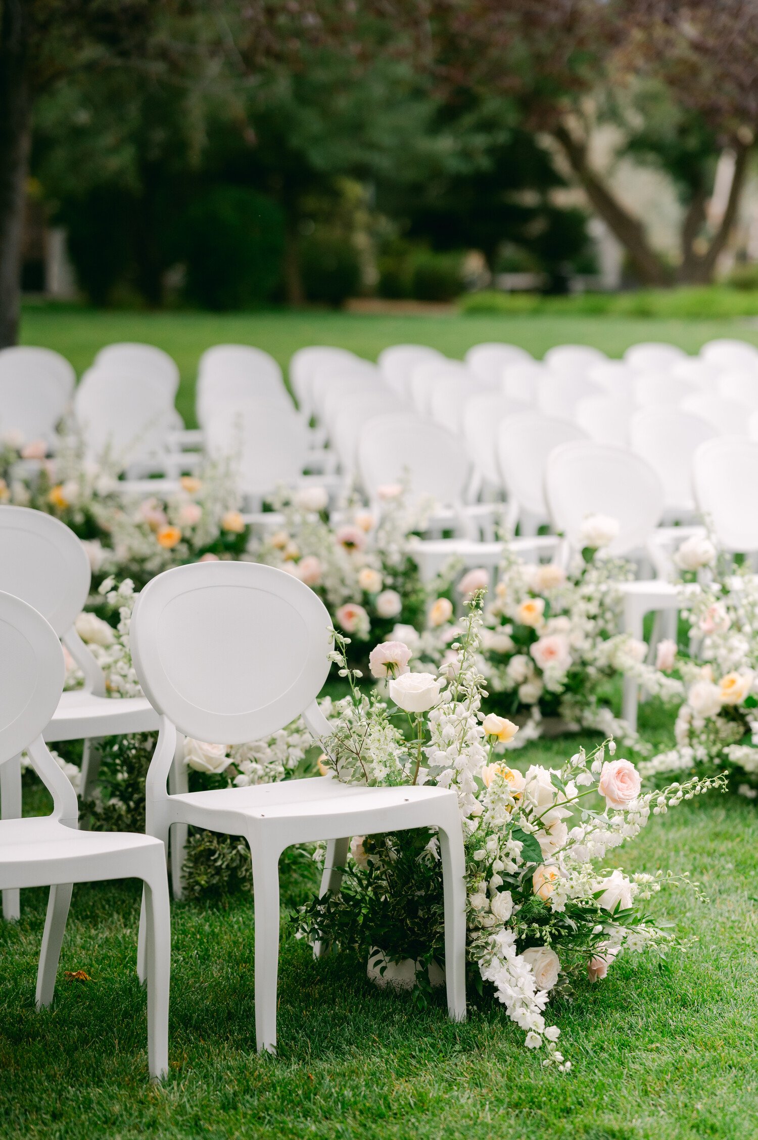 Elm Estate Wedding photos, photo of the chair set up with soft colored flower arrangements for the outdoor wedding ceremony