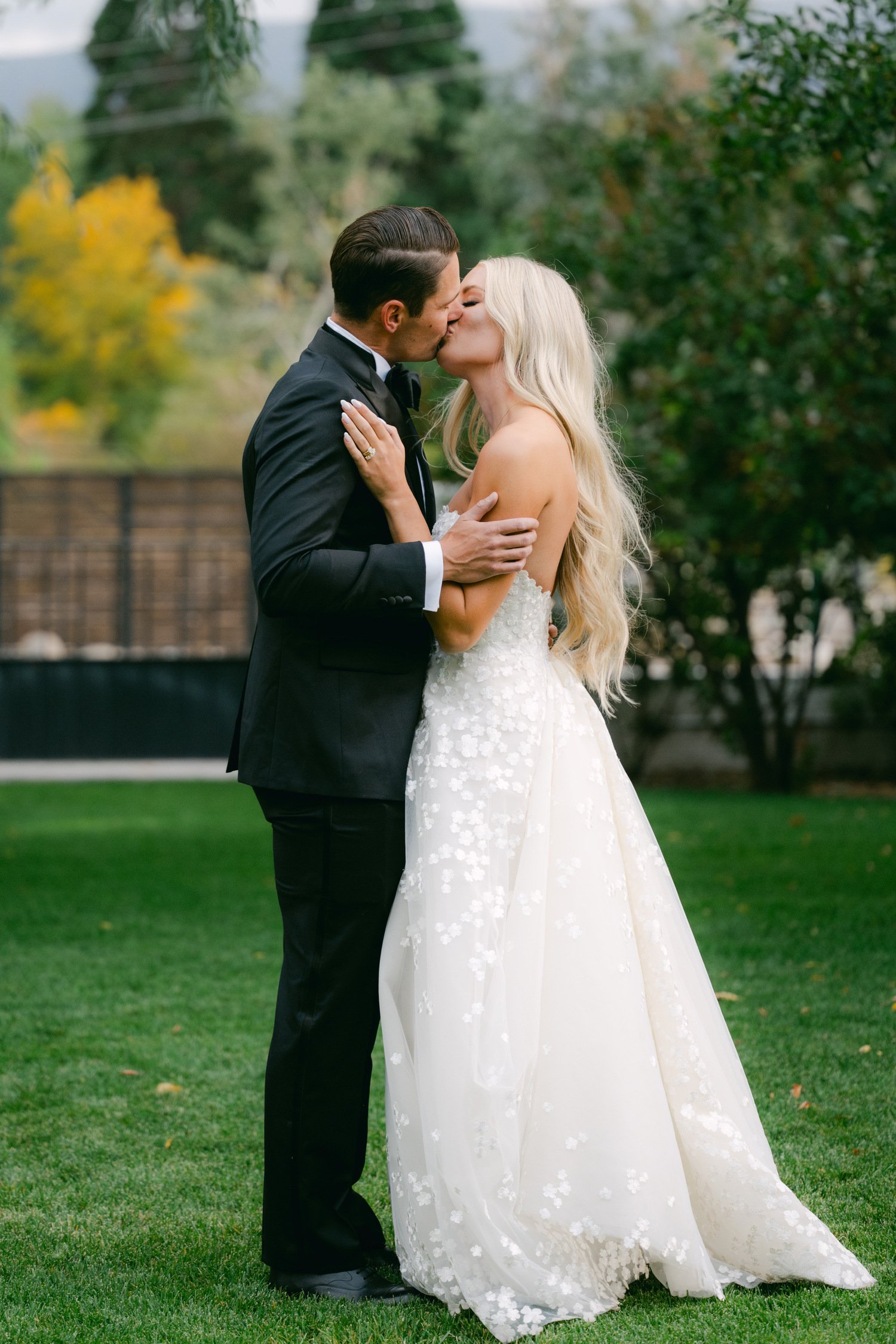 Elm Estate Wedding photos, photo of the bride and groom kissing on outdoors with trees in the background