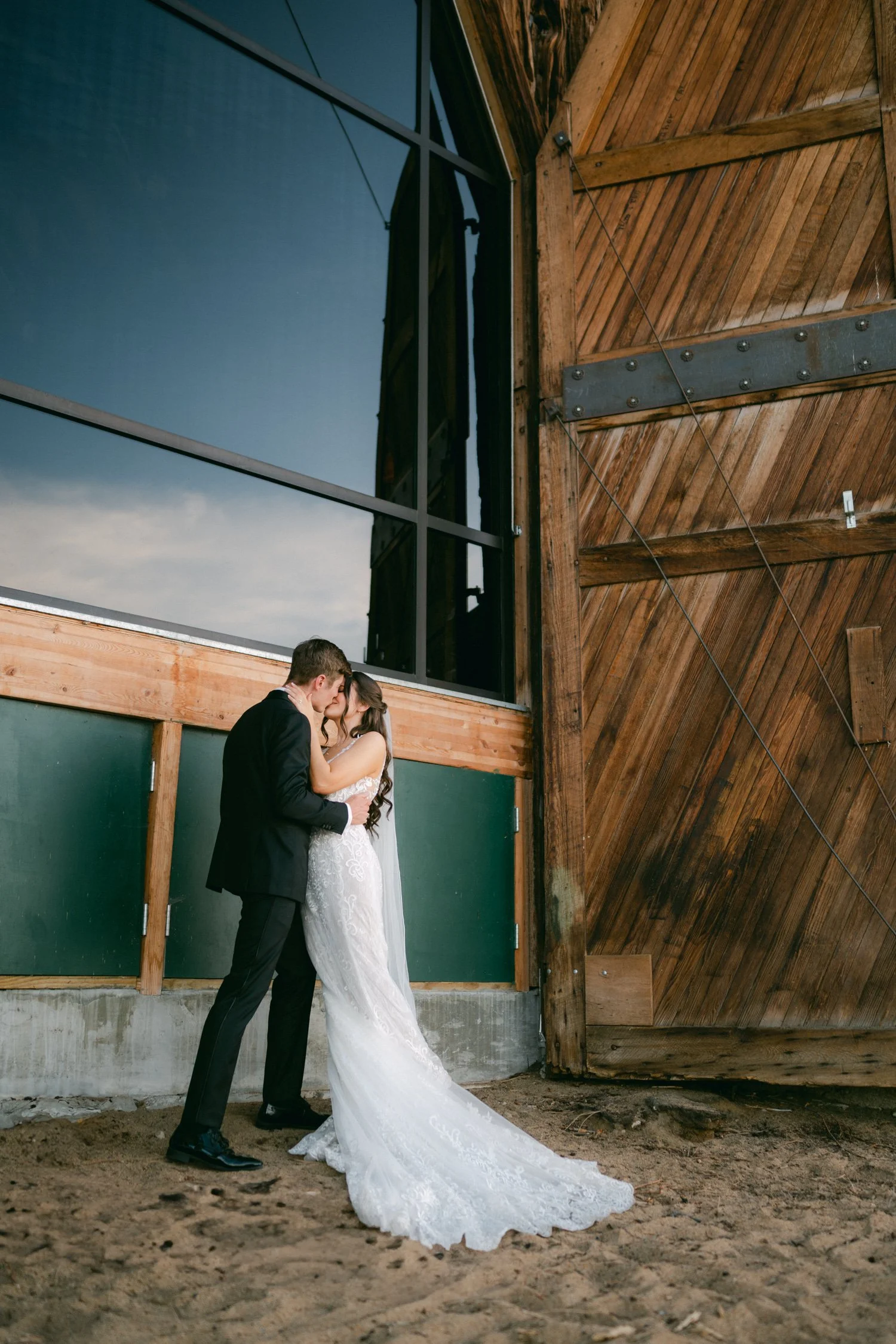 Valhalla wedding photo of the bride and groom kissing by the lake