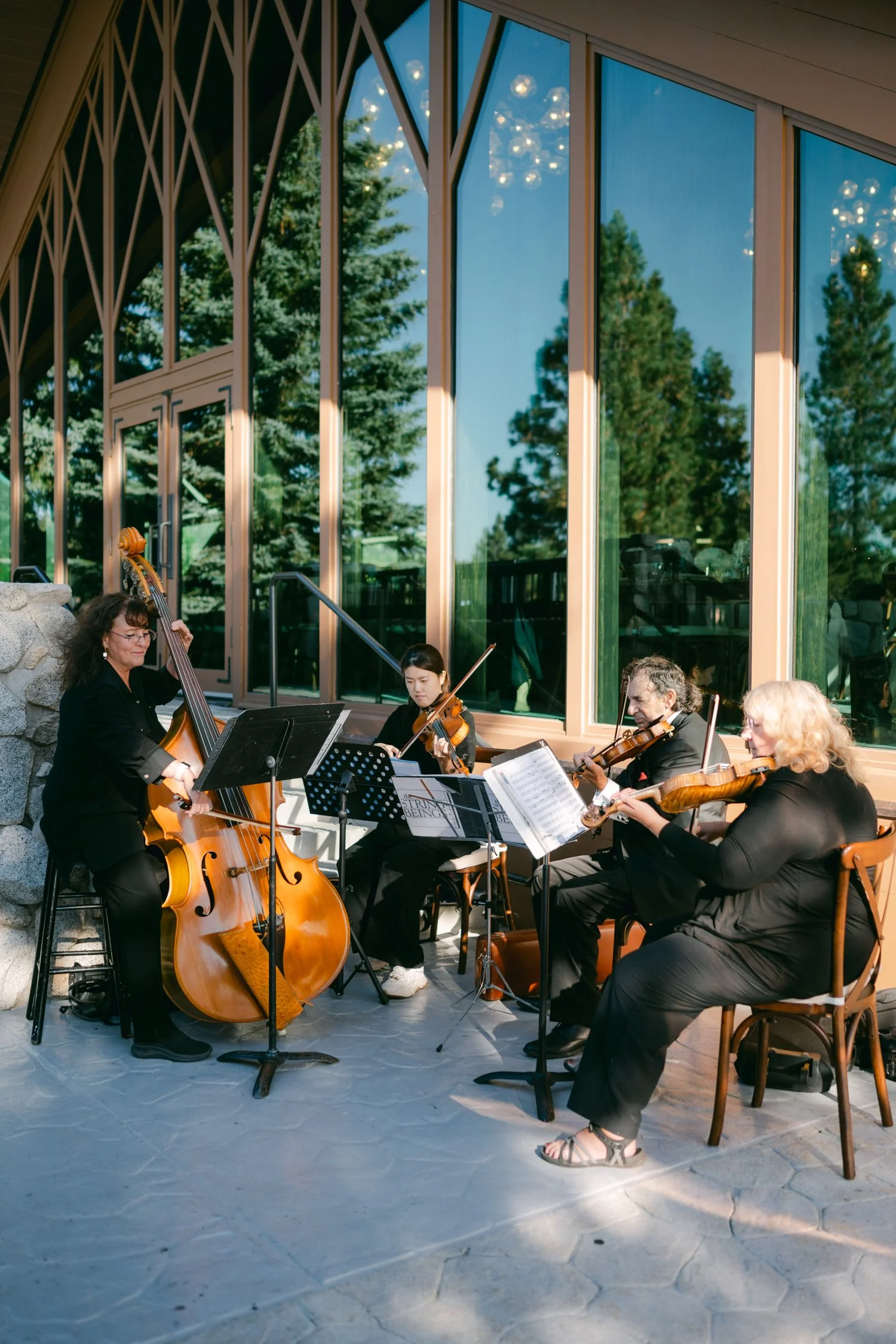 Edgewood Lake Tahoe wedding, photo of live music entertainment during cocktail hour