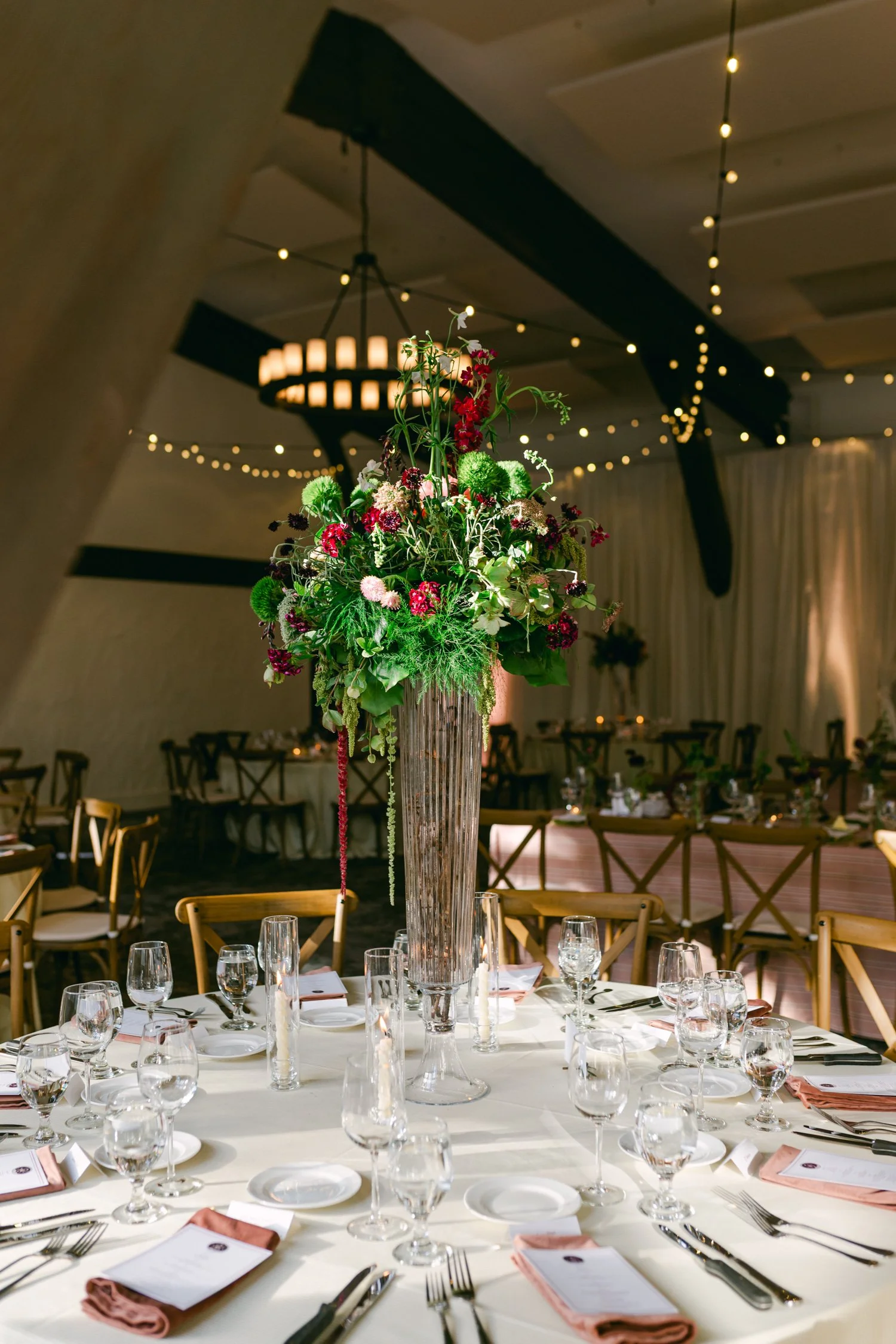 Palisades wedding venue, photo of a vibrant, high-set floral centerpiece featured in a modern wedding reception design. 