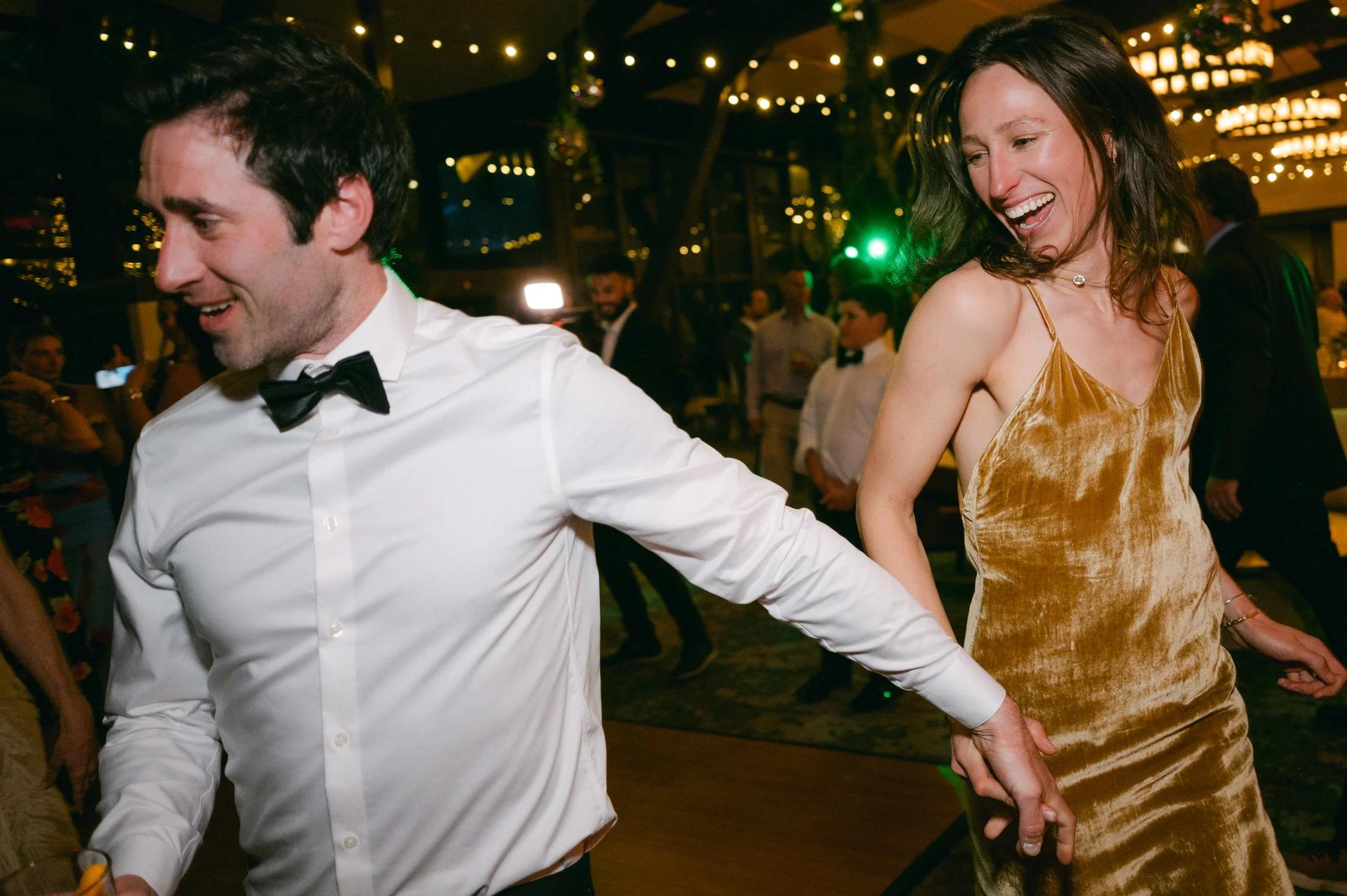 Palisades wedding venue, photo of the wedding guests dancing and vibing during the reception 