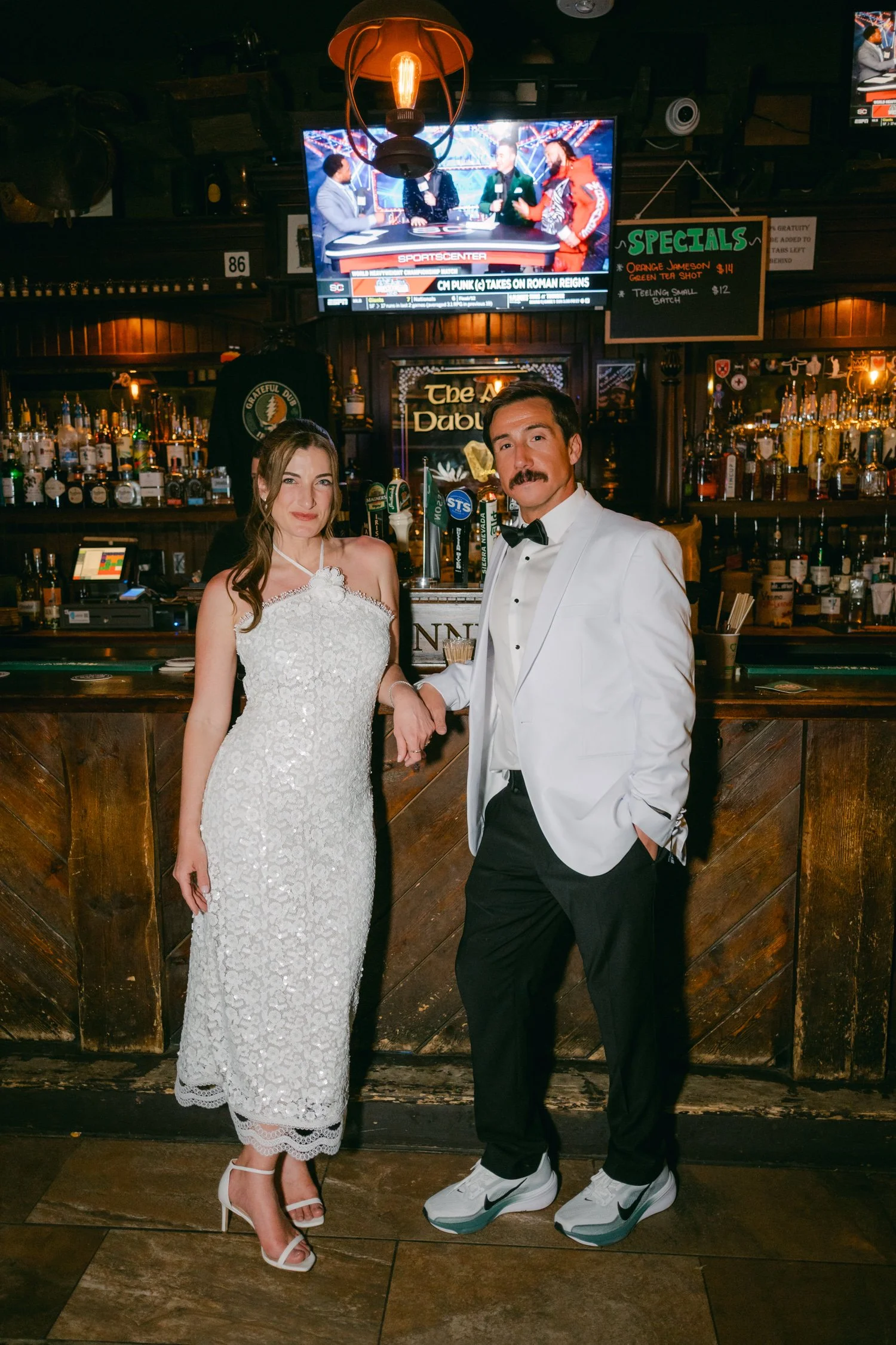 Palisades wedding venue, photo of the newlyweds celebrating at an Irish pub