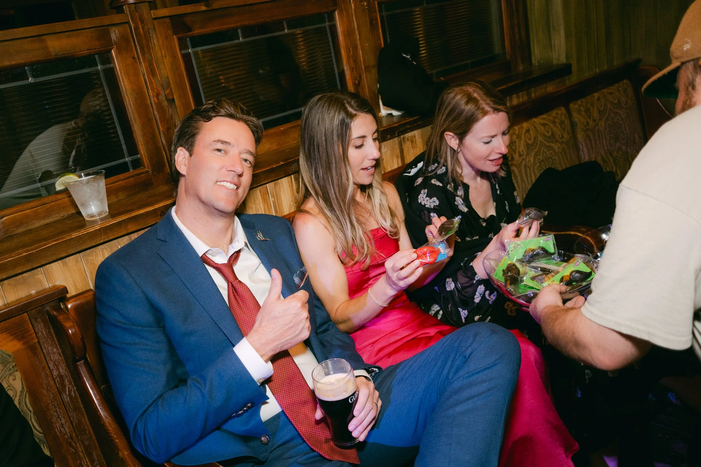 Palisades wedding venue, photo of a candid moment with the guests during the afterparty