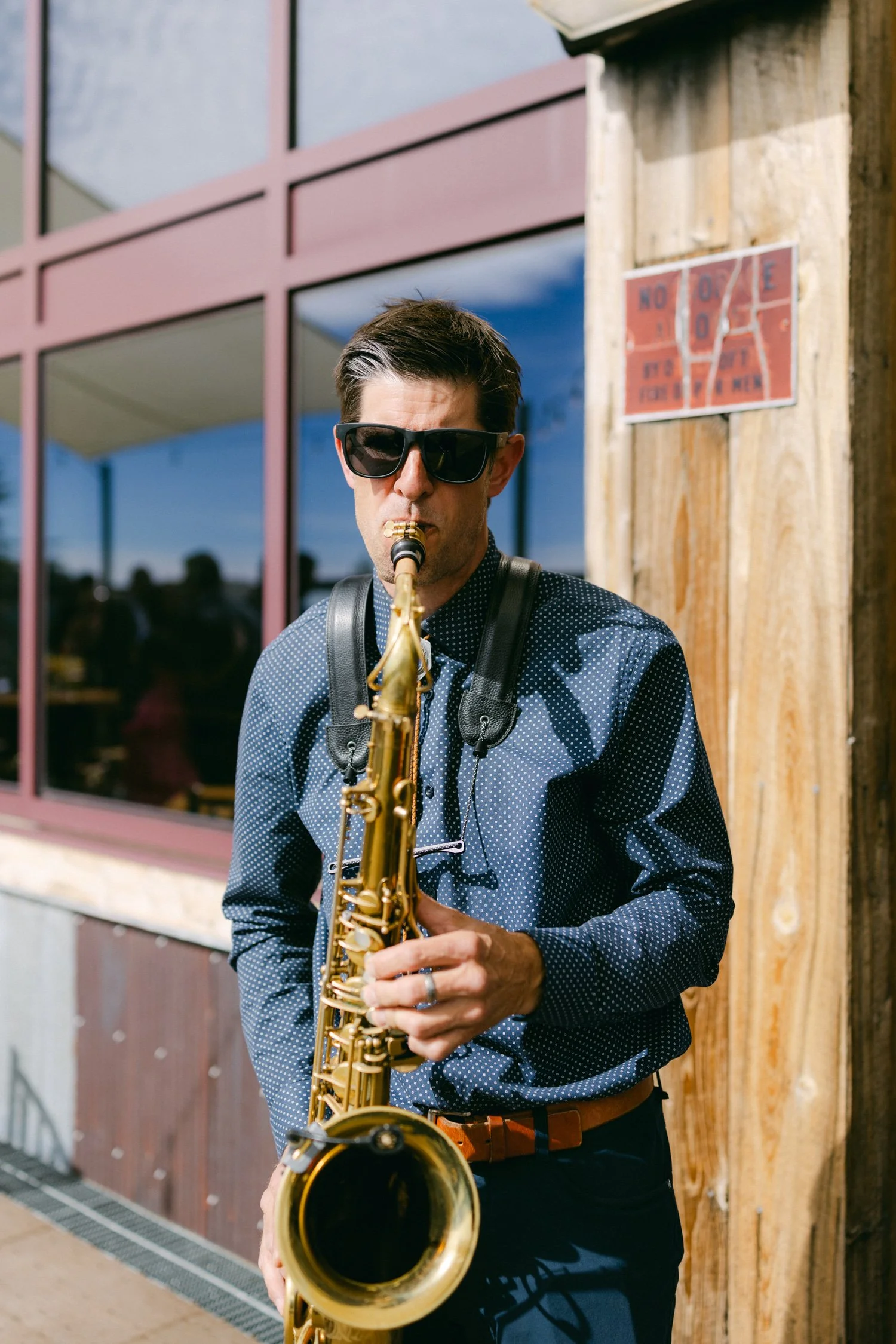 Zephyr Lodge wedding, photo of live saxophone player during cocktail hour