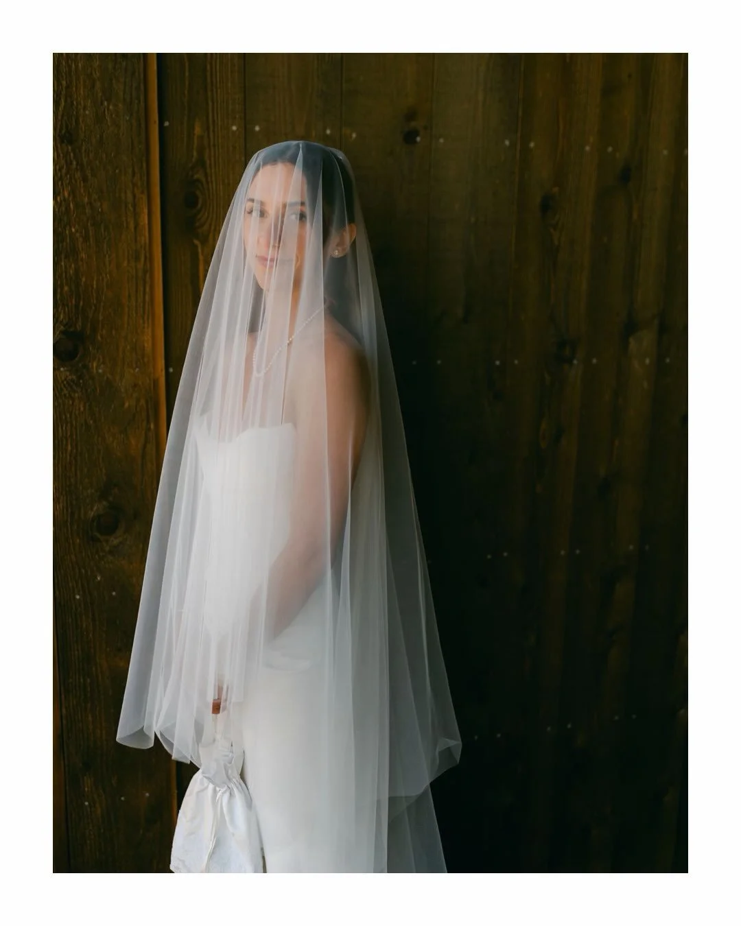 Eye love you too ❤️

Planner @renobydesignweddings 
Venue @thetimbersoldgreenwood 
Florist @bandbdesigns_brandiechisholm 
Music @miltonmerlos.weddings 
Hair @laurabrownartistry 
Makeup Jennifer Holmes