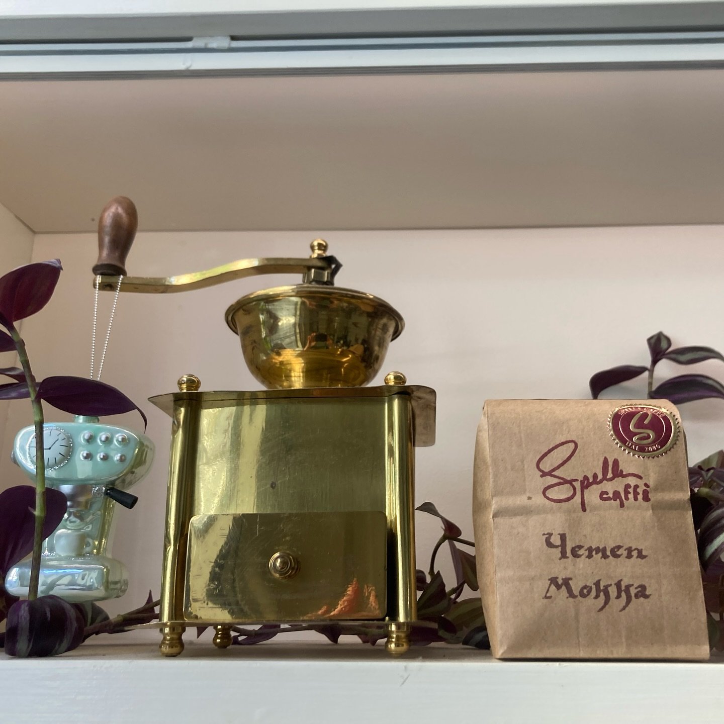 Ciao! A fresh release of our Yemen Mokka drops in caff&egrave;s and online today!!! Get it while it&rsquo;s hot&hellip; it won&rsquo;t be on the shelves for long!☕️&hearts;️

#spella #yemencoffee #favoriteroasts #coffeelovers #pdx #pdxcoffee #pdxroas