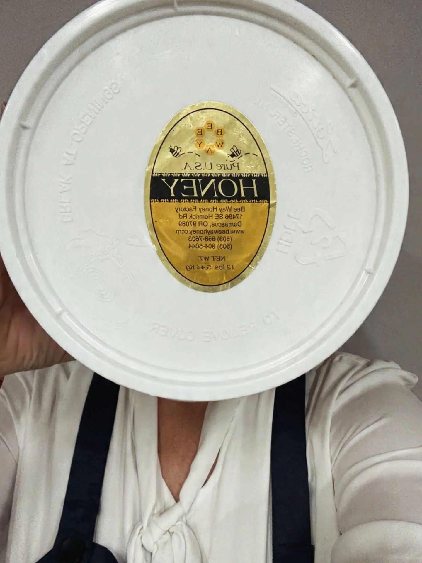 Ever wondered what makes our honey lattes so divine? The secret's in the sauce!! Spella Caffè sources its honey from local bee farmer @beewayhoney, and the love shines through in every sip. Try one next time you're in! ☕️♥️
#spella #pd