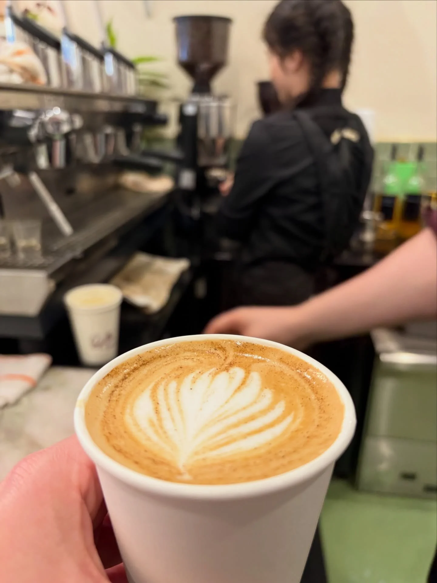 We say Cass is ready to fly solo!!! Look at this gorgeous drink&hellip; the taste, the class, the elegance. The perfectly silky foam, and temperature is just right. She might be the new gal on the block but you can taste her extensive experience, pas