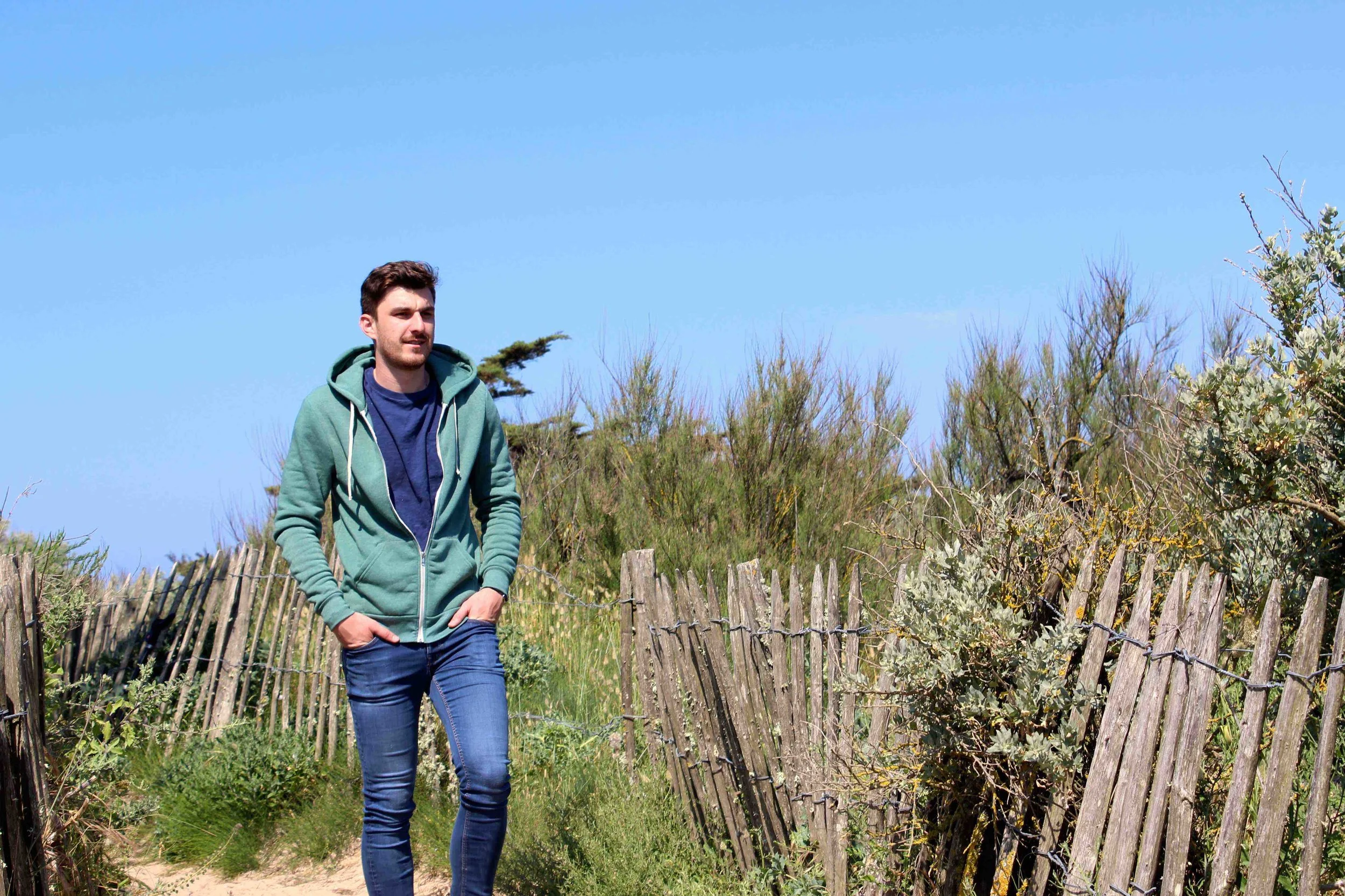 sweat-homme-vert-capuche-ile-de-re-mode-plage-vacances.jpg