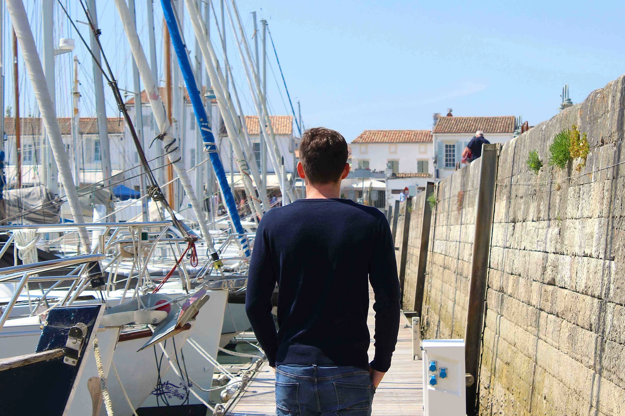 pull-cachemire-homme-marine-navy-col-v-ile-de-re-bateau .jpg