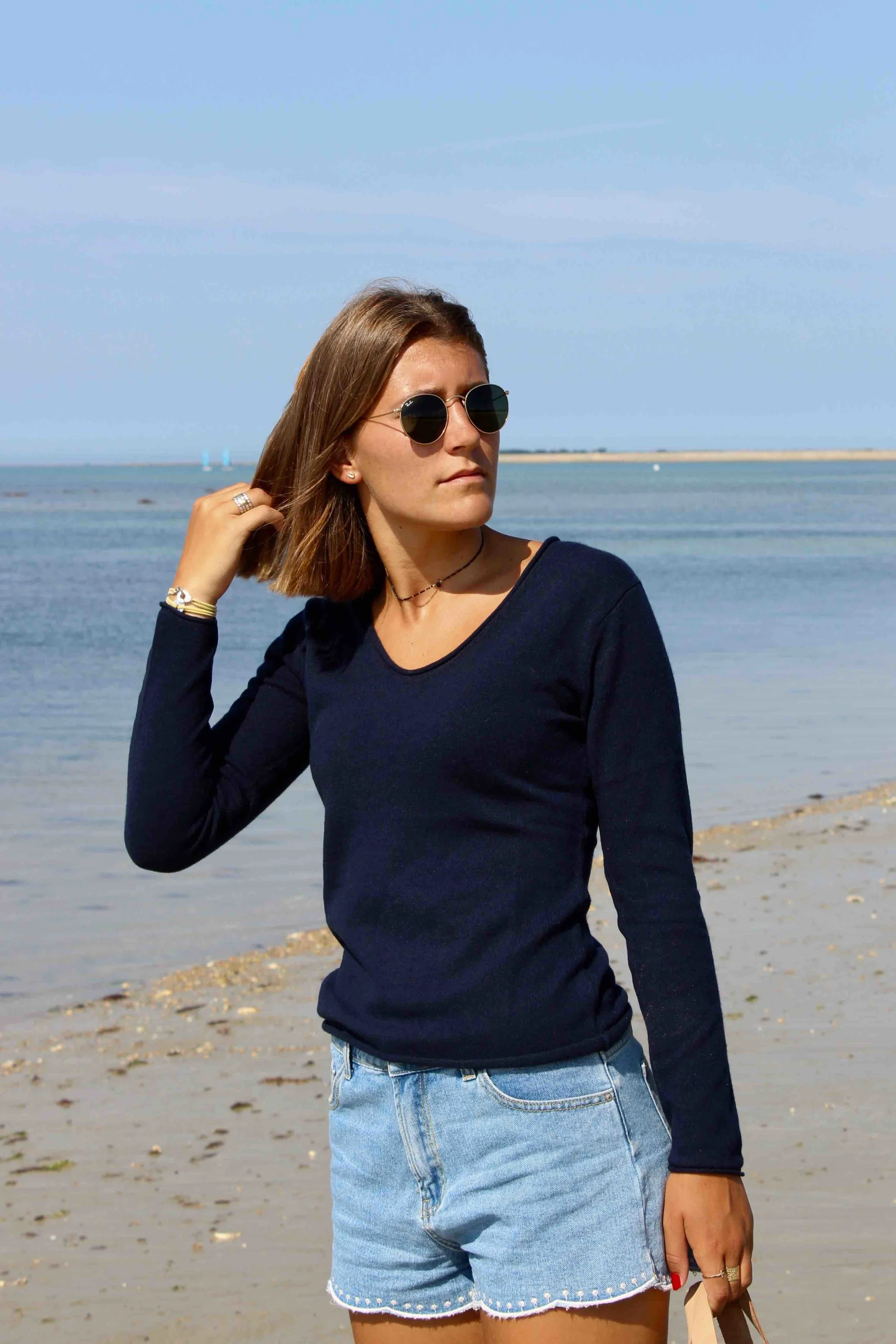 pull-cachemire-femme-col-v-navy-ile-de-re.jpg