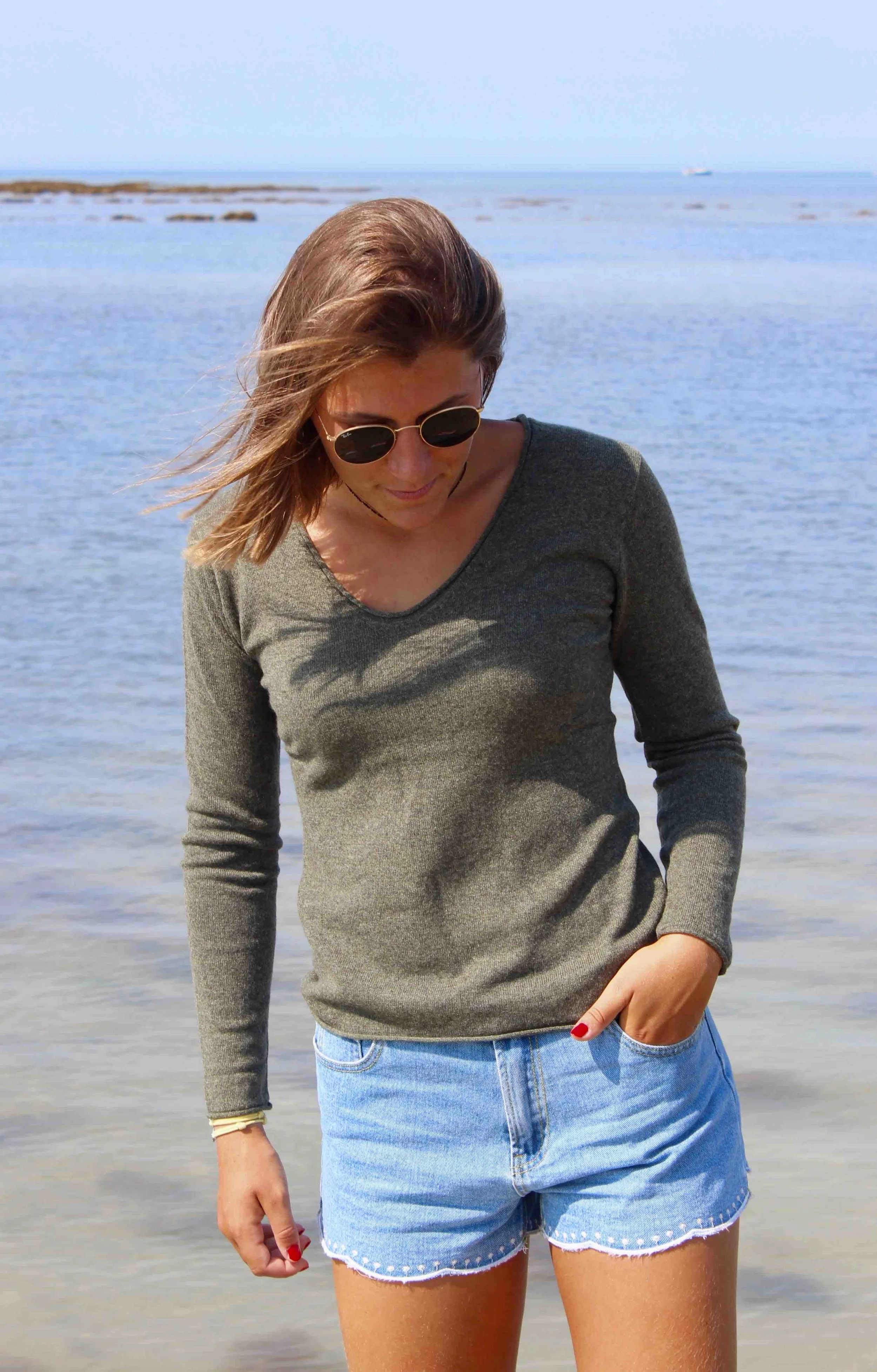 pull-cachemire-col-v-kaki-ile-de-re.jpg