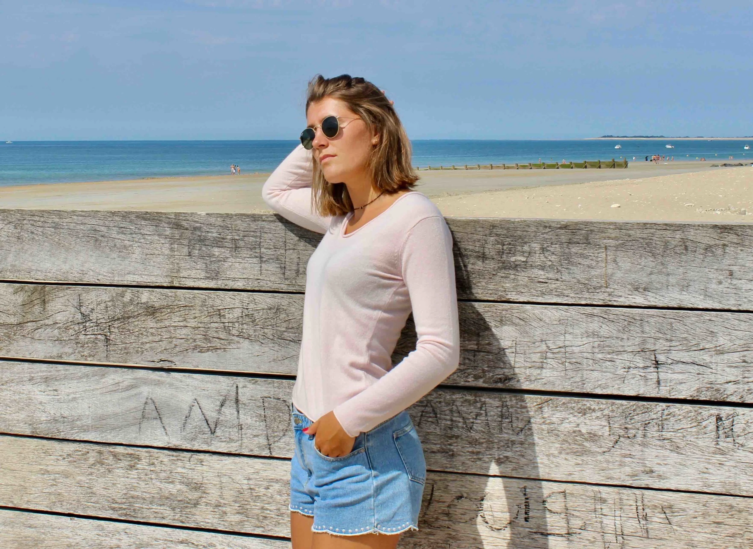pull-cachemire-femme-rose-ile-de-re-plage.jpg
