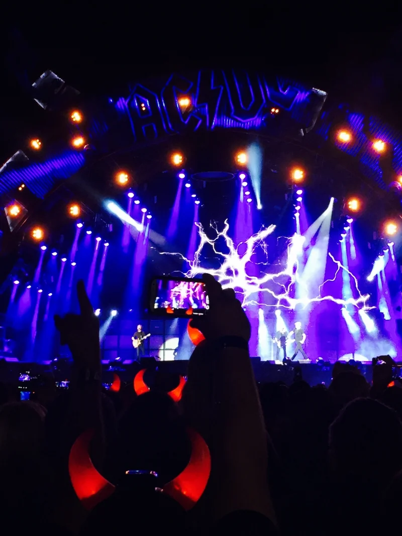 Genius marketing from AC/DC people. For $15 you could buy blinking devil horns that lit up the whole stadium like crazy fireflies.