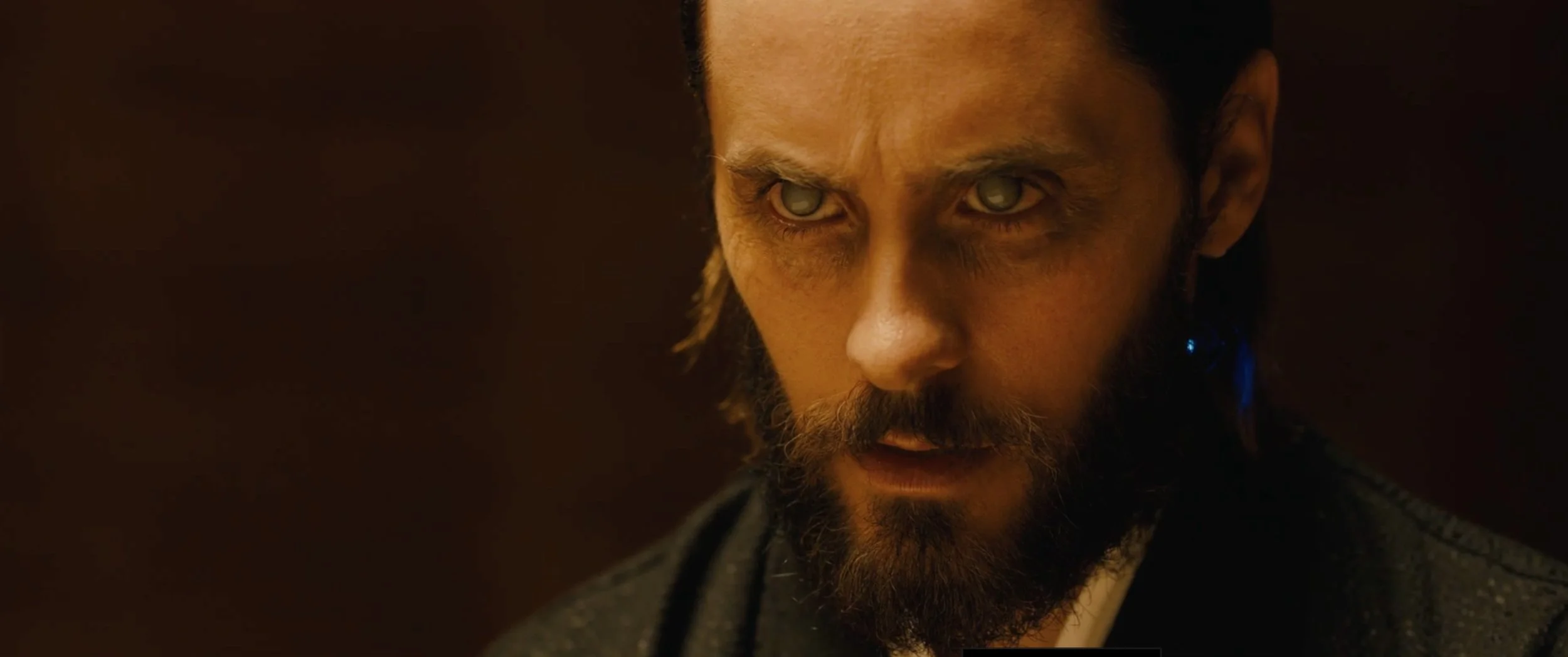 There is no longer the reflective eye look of the Replicants in the new film, although Wallace (not a Replicant), does have glossed over eyes and appears to be blind. 