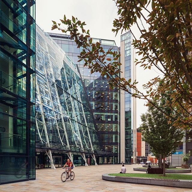 This is probably one of the best looking new development in Leeds. Not many firms are as capable as the people @dladesigngroup .
.
.
.
#architecture #leeds ##building #architecturephotography #architecturelovers #architect #lookingup #beautiful #art 