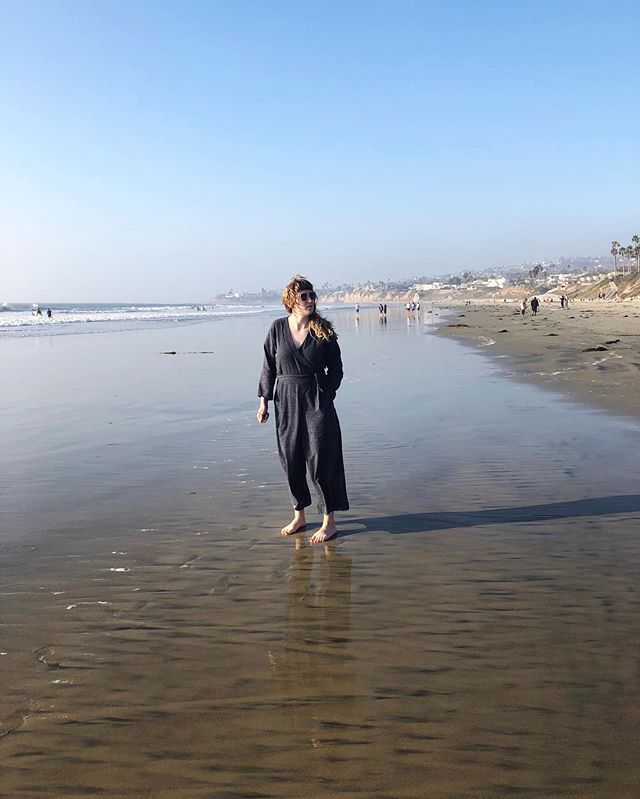 Spent hours and hours on the beach today wearing my just finished #zadiejumpsuit which was like wearing a secret bathrobe. So comfortable and perfect for the slightly breezy warm weather. Gotta love some pre-trip sewing, I finished the hems the night