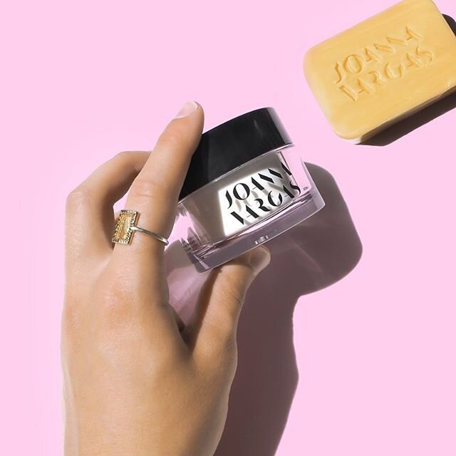 Daily hydrating cream &amp; cloud bar 💦☁️@jvskincare by celebrity esthetician @joannavargasnyc.
.
.
Overall a very nice luxe daily moisturizer with lasting lightweight hydration (very creamy &amp; satin feel finish, not oily). .
.
The cloud bar soap