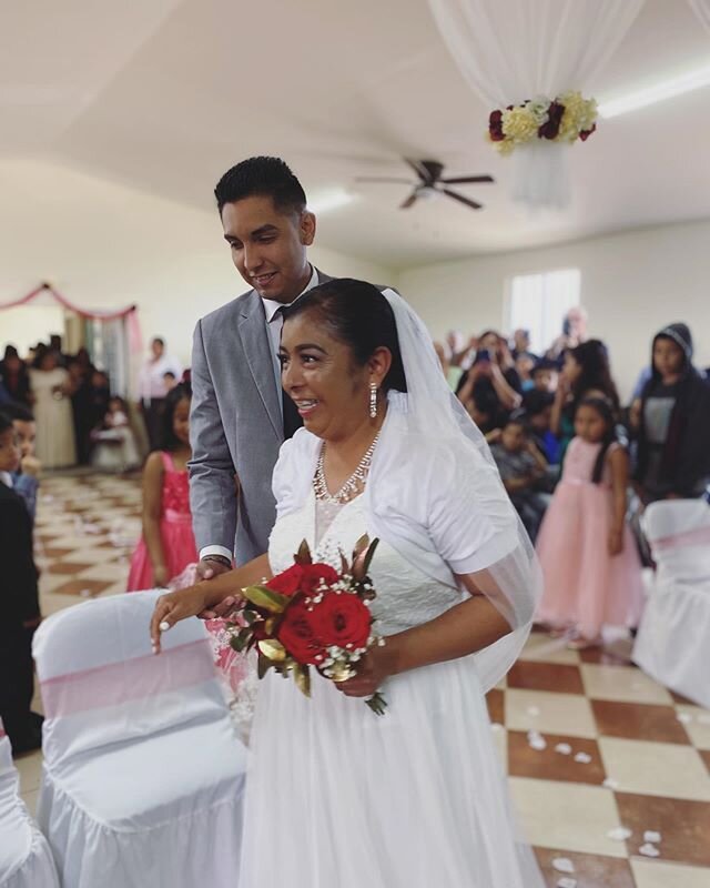 Una hermosa boda este fin de semana, 4 parejas se casaron! Gloria a Dios!🌹Muchas felicidades a cada pareja y su familia.