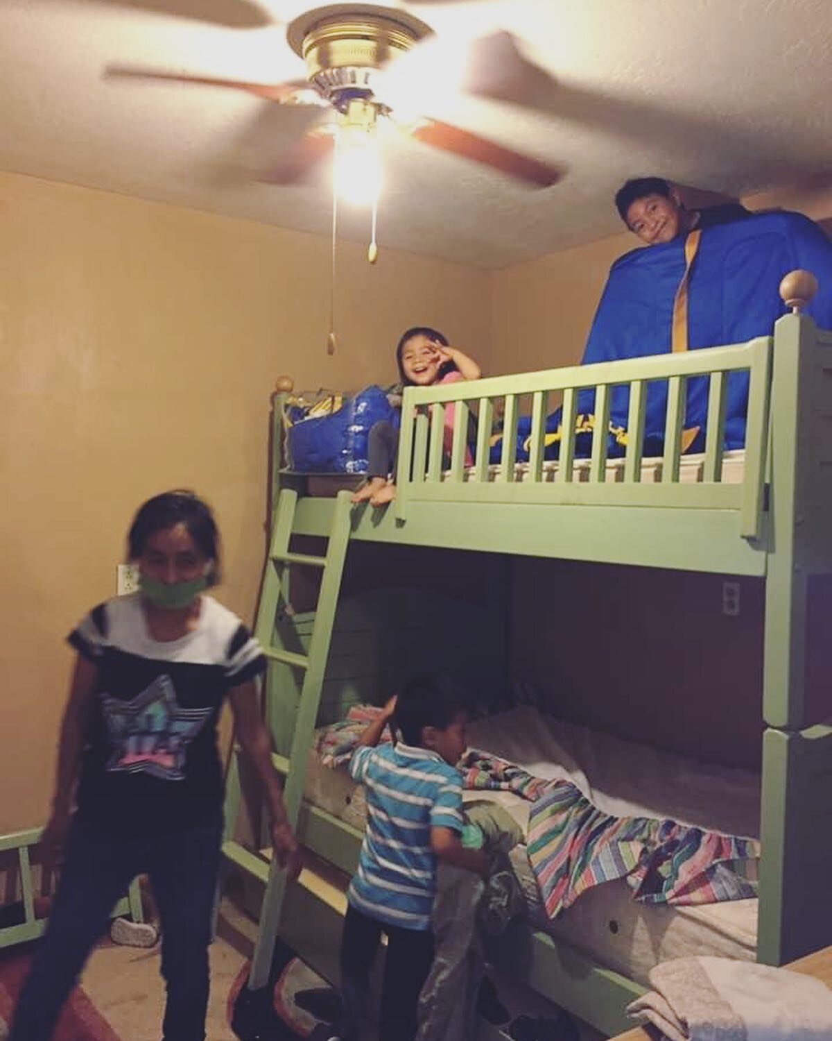 When they moved in, all they had were clothes. Now a family from Guatemala has some new beds to sleep in! 
Cuando llegaron, solo ten&iacute;an ropa. Ahora una familia de Guatemala puede dormir en sus nuevas camas!