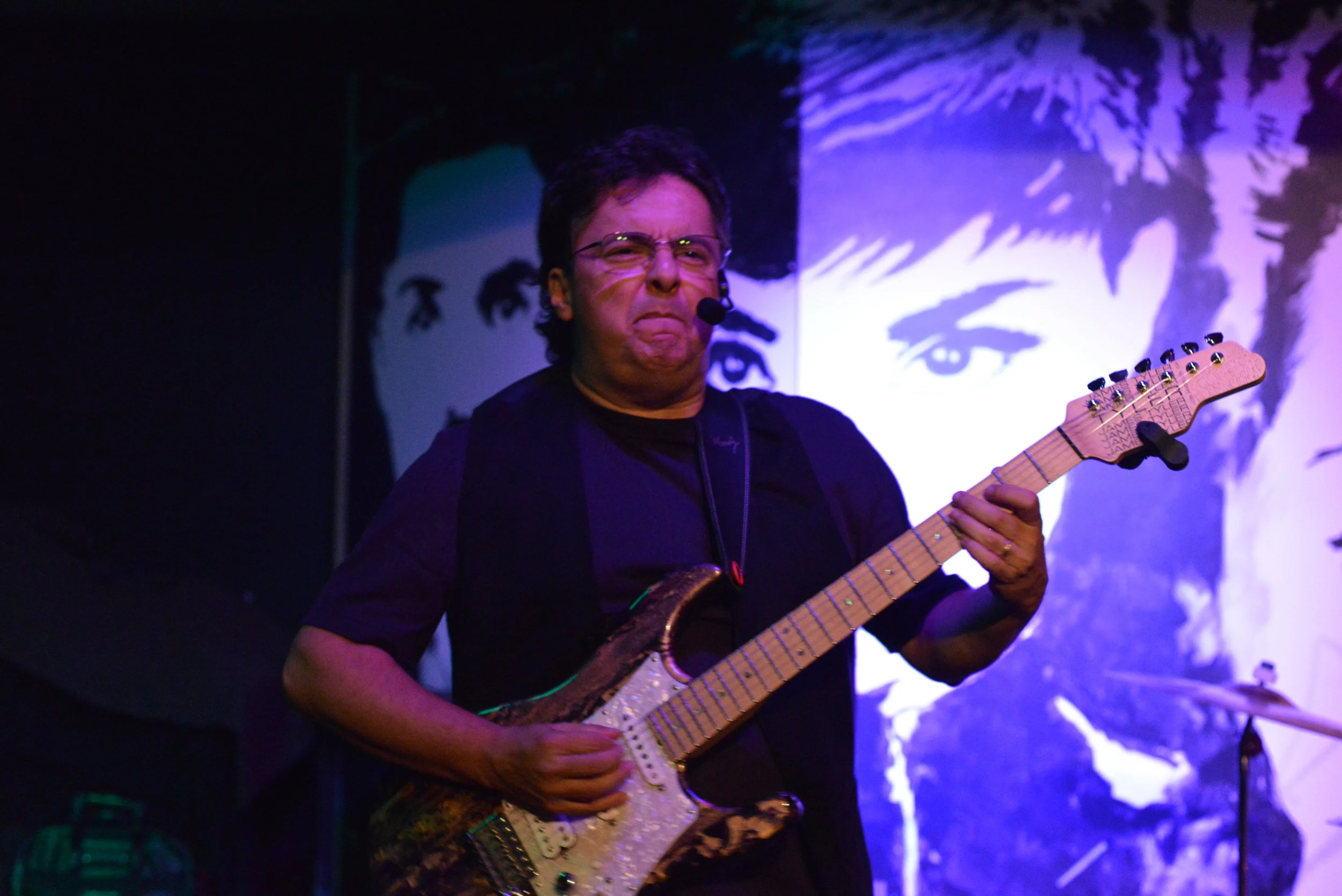  Working on my "guitar face" with L.A. Lyon in Burbank at the Holiday Inn Casting Call Lounge 2016. 