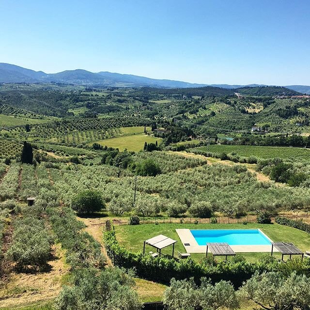 First day of summer: finally we can enjoy our swimming pool under the Tuscan sun! .
.
.
#villamonteoriolo #tuscany #toscana #florence #firenze #chiantishire #countyrisde #summer #solstice #firstdayofsummer #extravirginoliveoil #olivestree