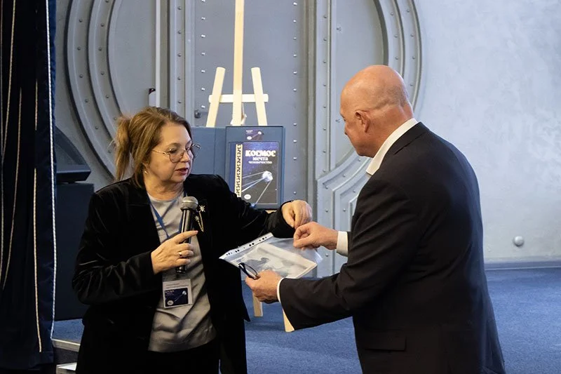 Передача в дар музею фотографий