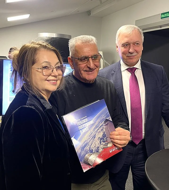 С гендиректором СЛО «Россия» К. Терещенко и видеоператором А. Саркисяном