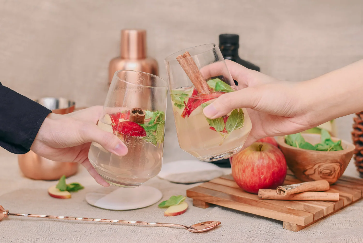 Honey+Apple+and+Gin+Cocktail+Recipe.jpeg