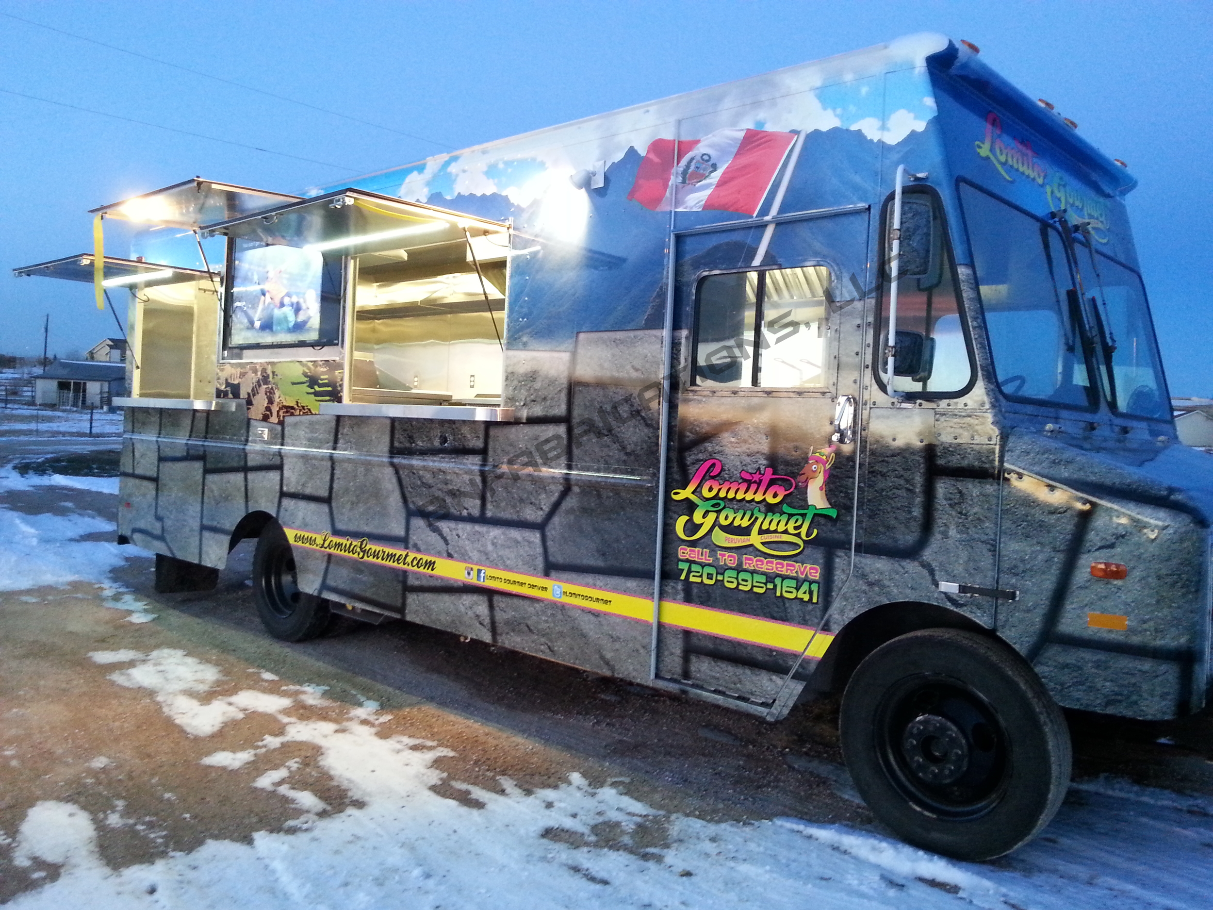 Lomitos food truck